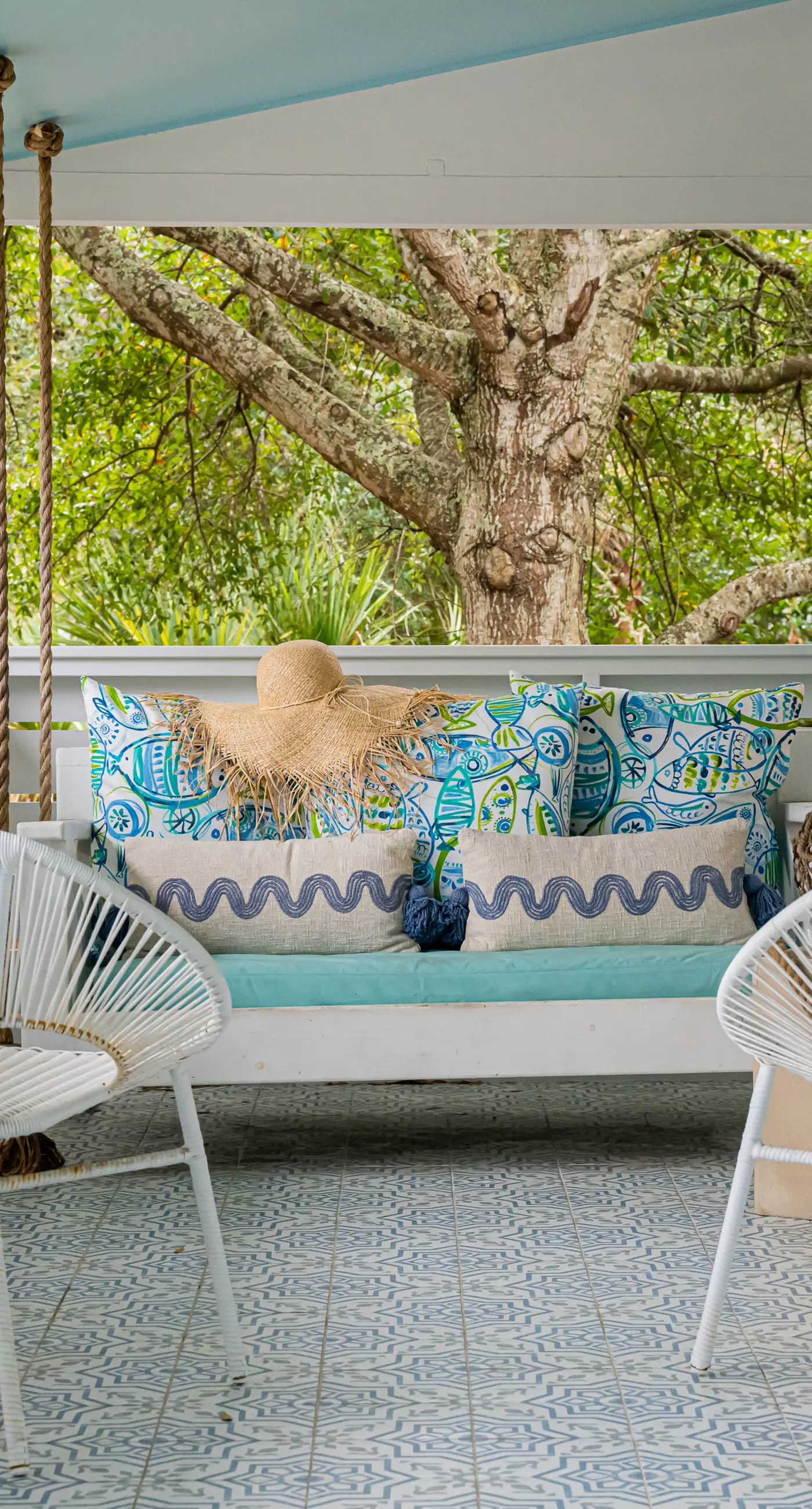 Recently updated bungalow w/pool & spa - dog friendly, short walk to beach