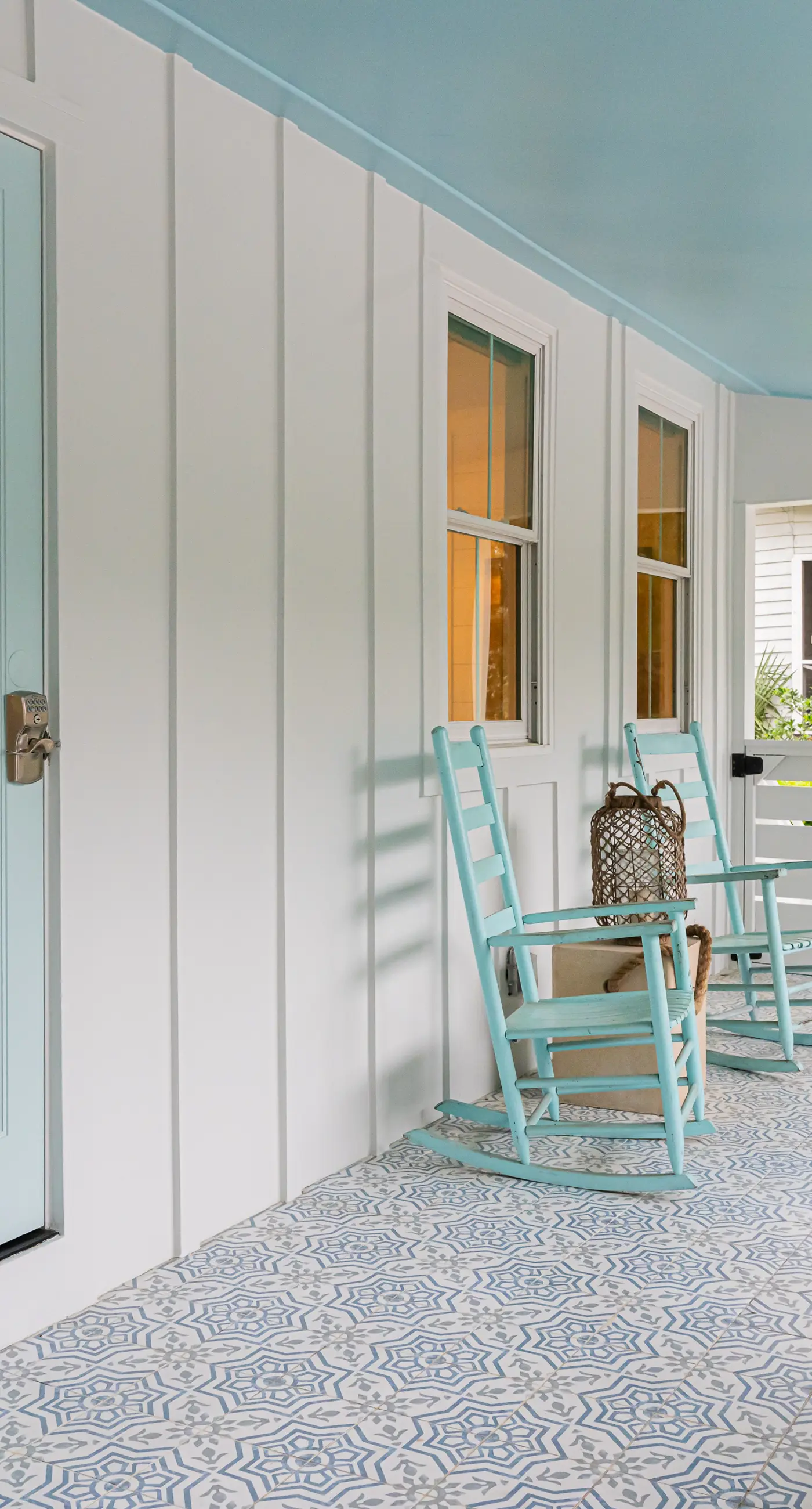 Recently updated bungalow w/pool & spa - dog friendly, short walk to beach