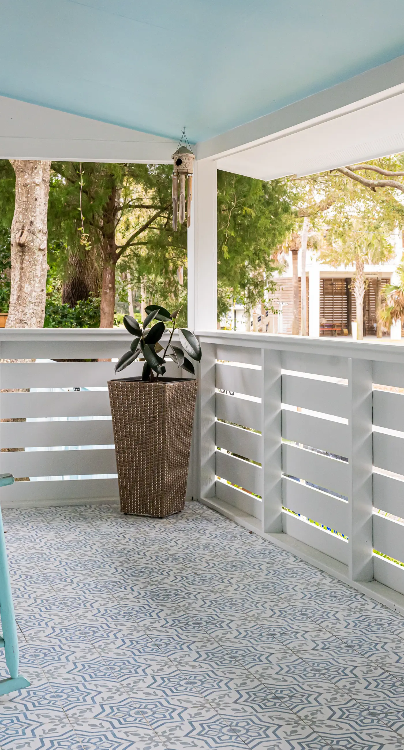 Recently updated bungalow w/pool & spa - dog friendly, short walk to beach