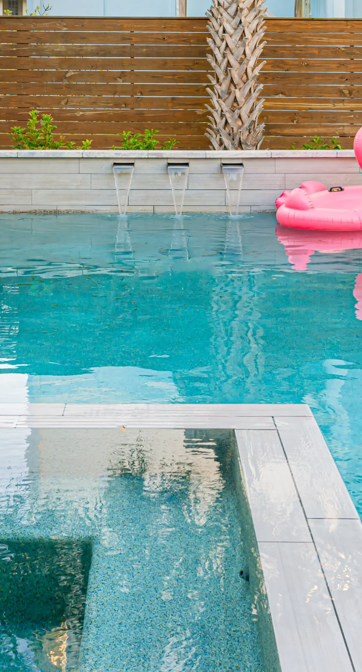Recently updated bungalow w/pool & spa - dog friendly, short walk to beach