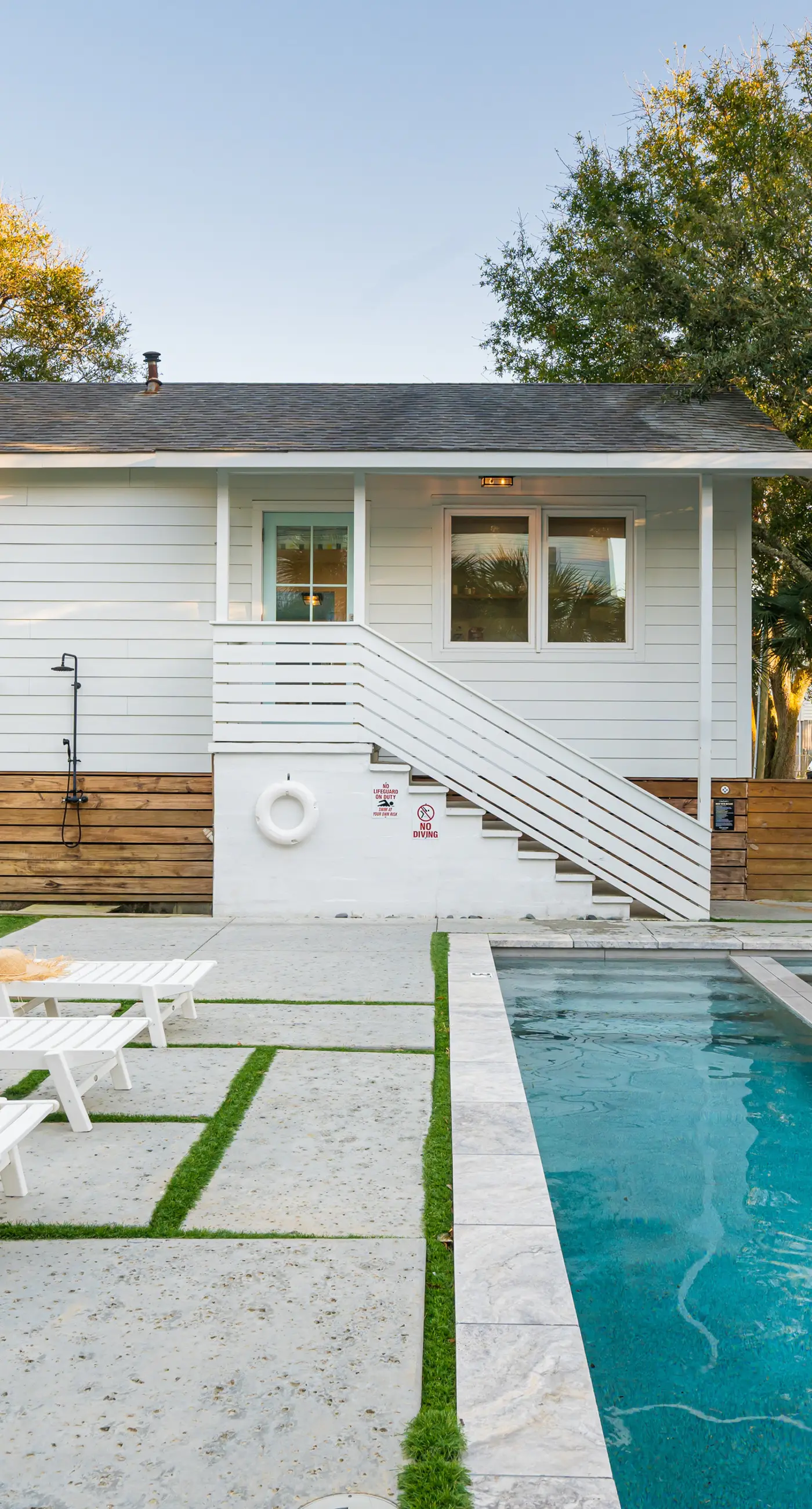 Recently updated bungalow w/pool & spa - dog friendly, short walk to beach