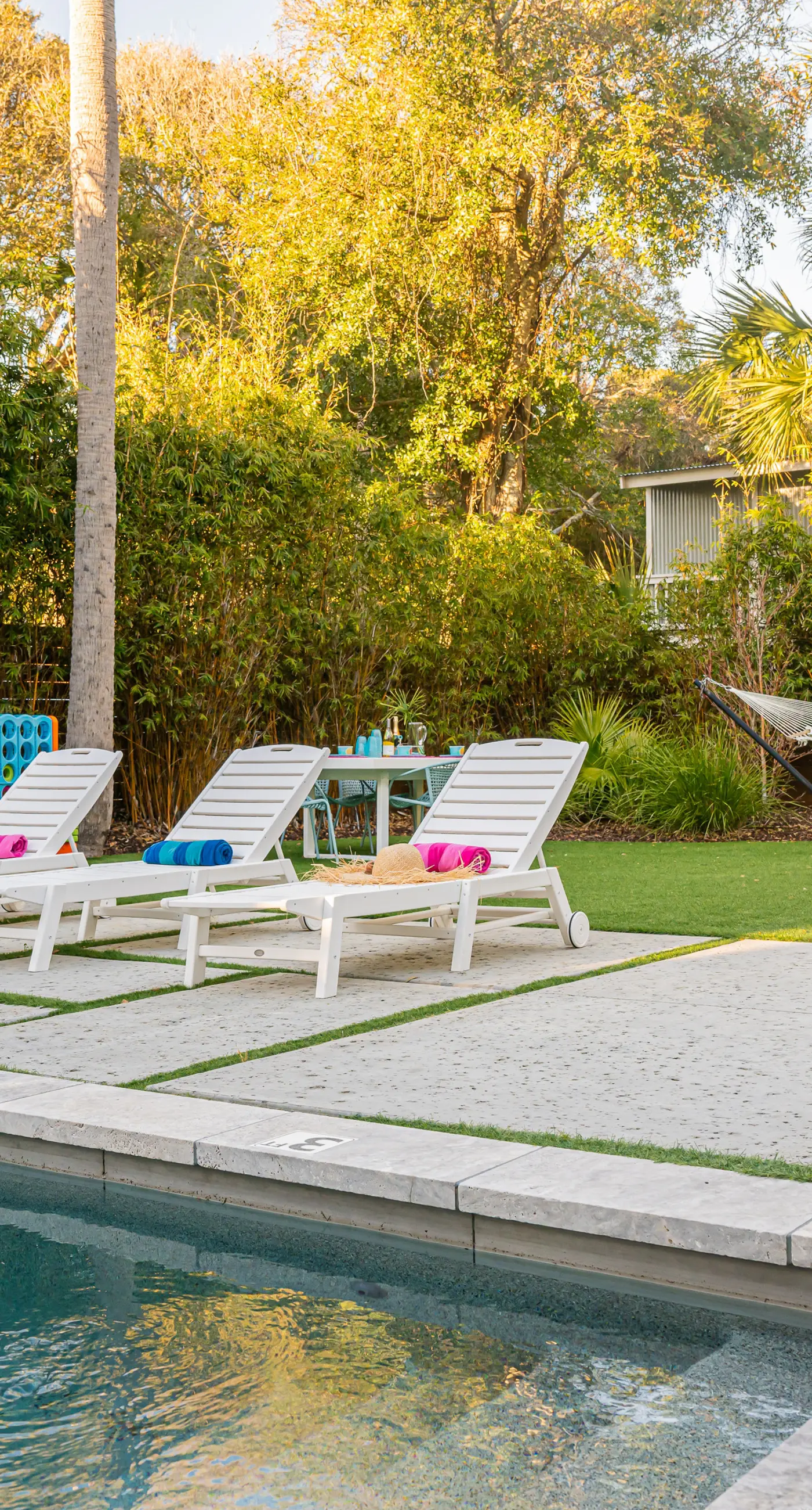 Recently updated bungalow w/pool & spa - dog friendly, short walk to beach