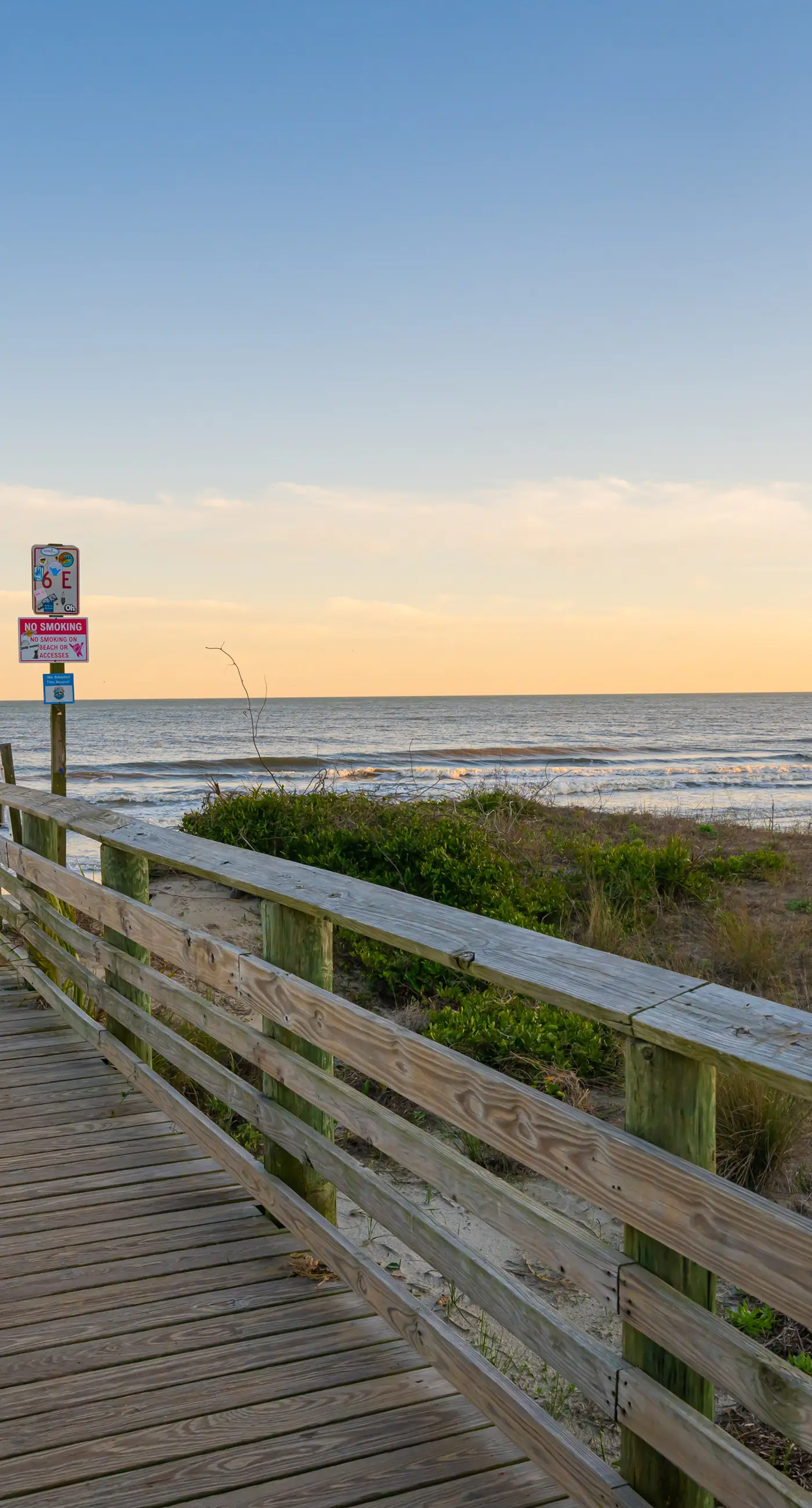 Recently updated bungalow w/pool & spa - dog friendly, short walk to beach
