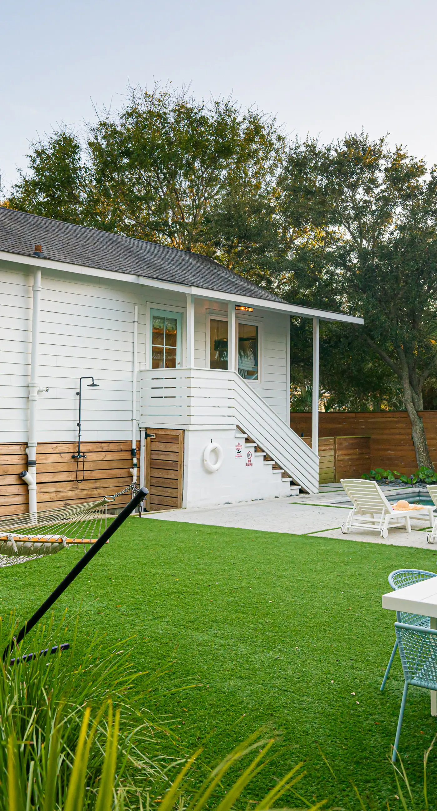 Recently updated bungalow w/pool & spa - dog friendly, short walk to beach