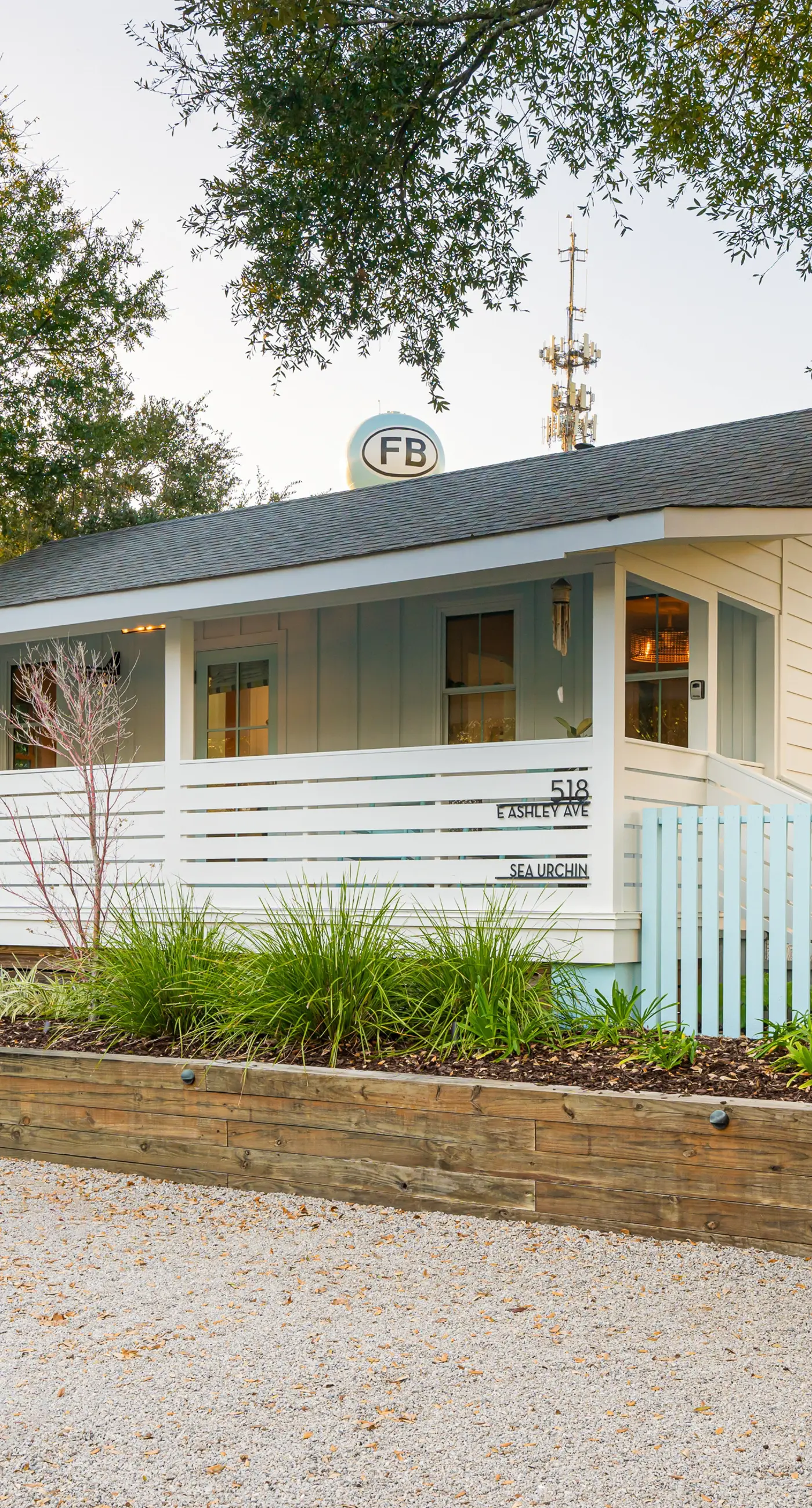 Recently updated bungalow w/pool & spa - dog friendly, short walk to beach