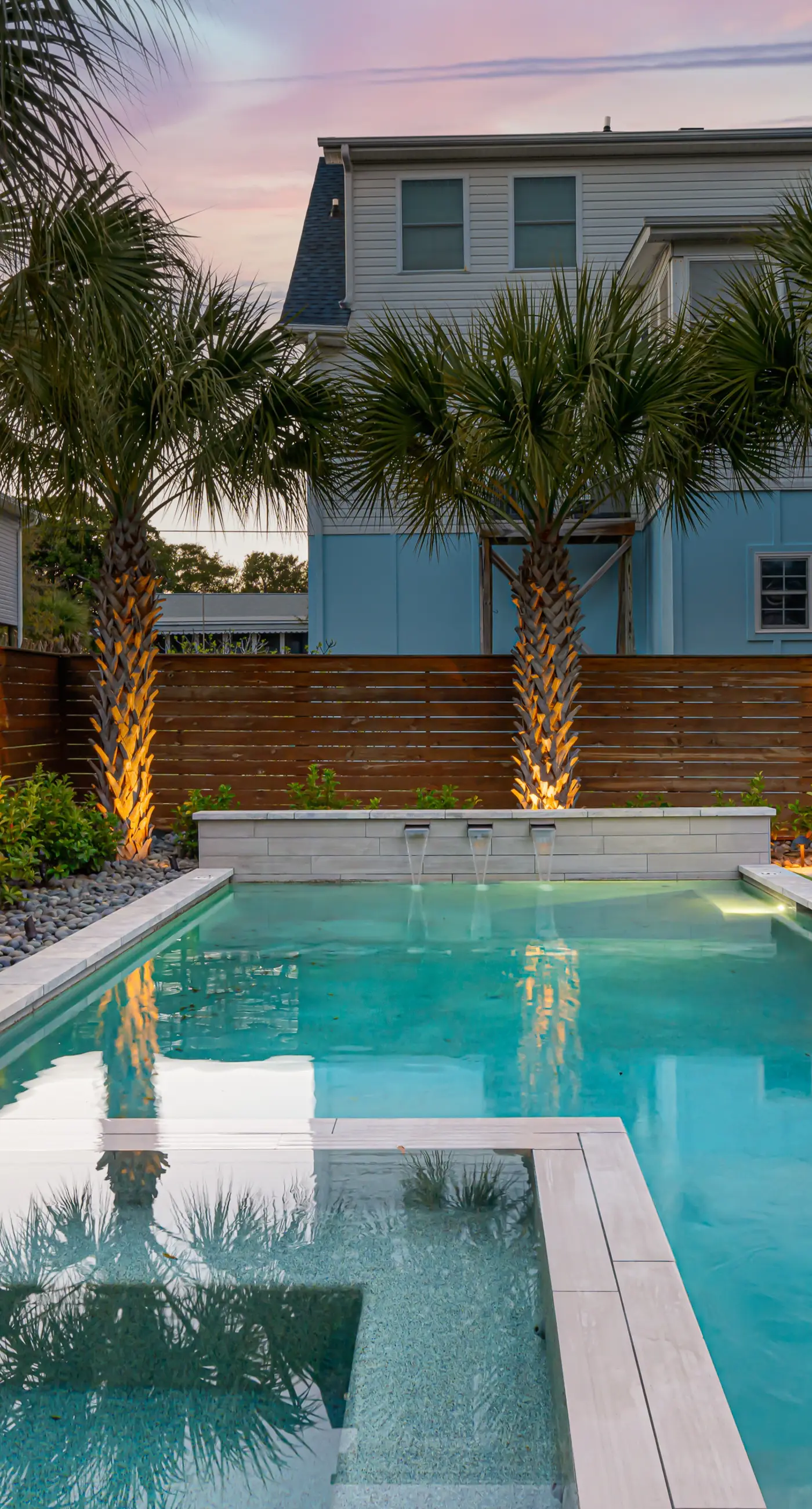 Recently updated bungalow w/pool & spa - dog friendly, short walk to beach