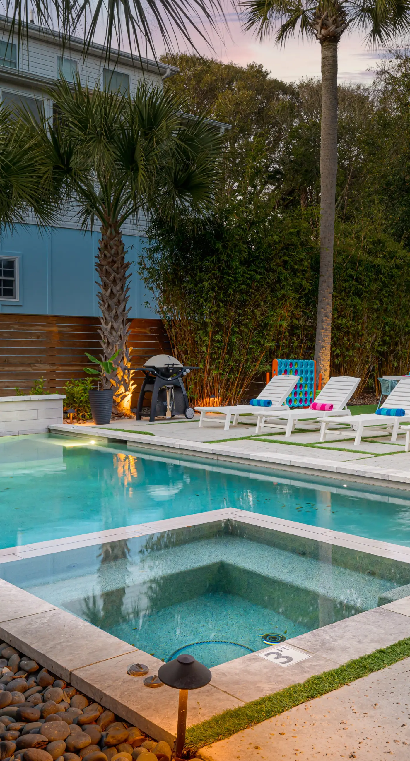 Recently updated bungalow w/pool & spa - dog friendly, short walk to beach