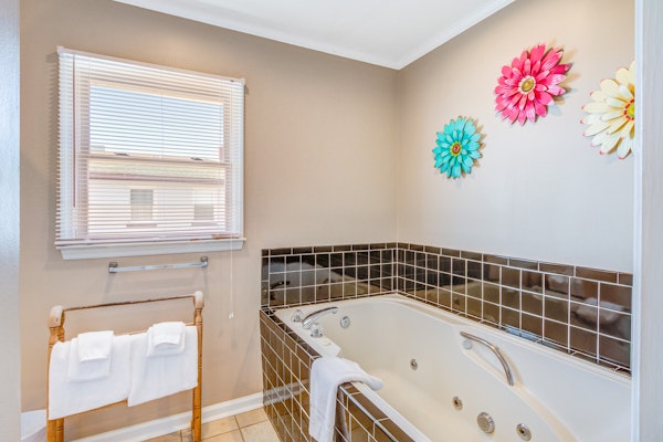 Stylish Oceanfront Home in a Great Location with WiFi & a Wood-Burning Fireplace