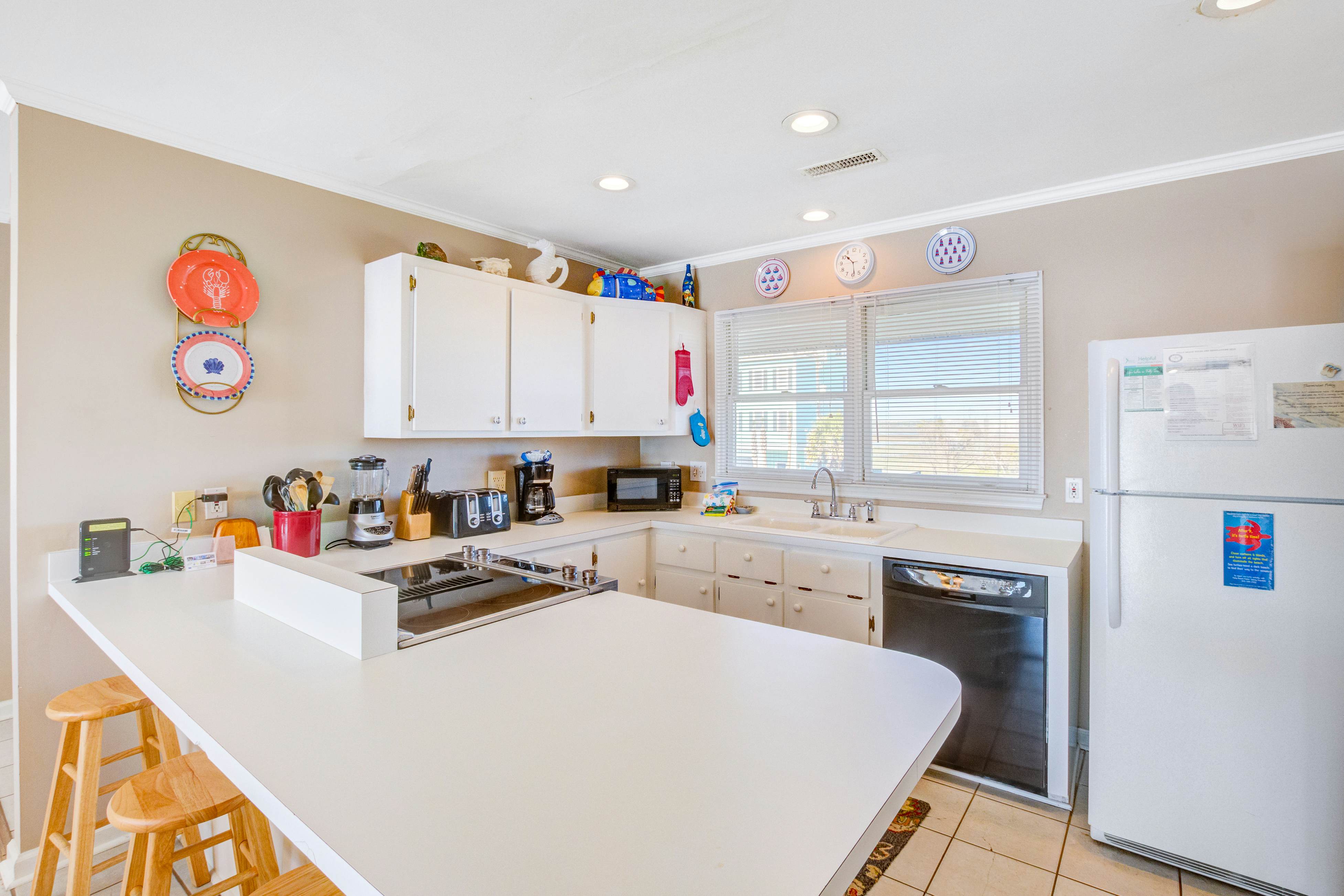 Stylish Oceanfront Home in a Great Location with WiFi & a Wood-Burning Fireplace