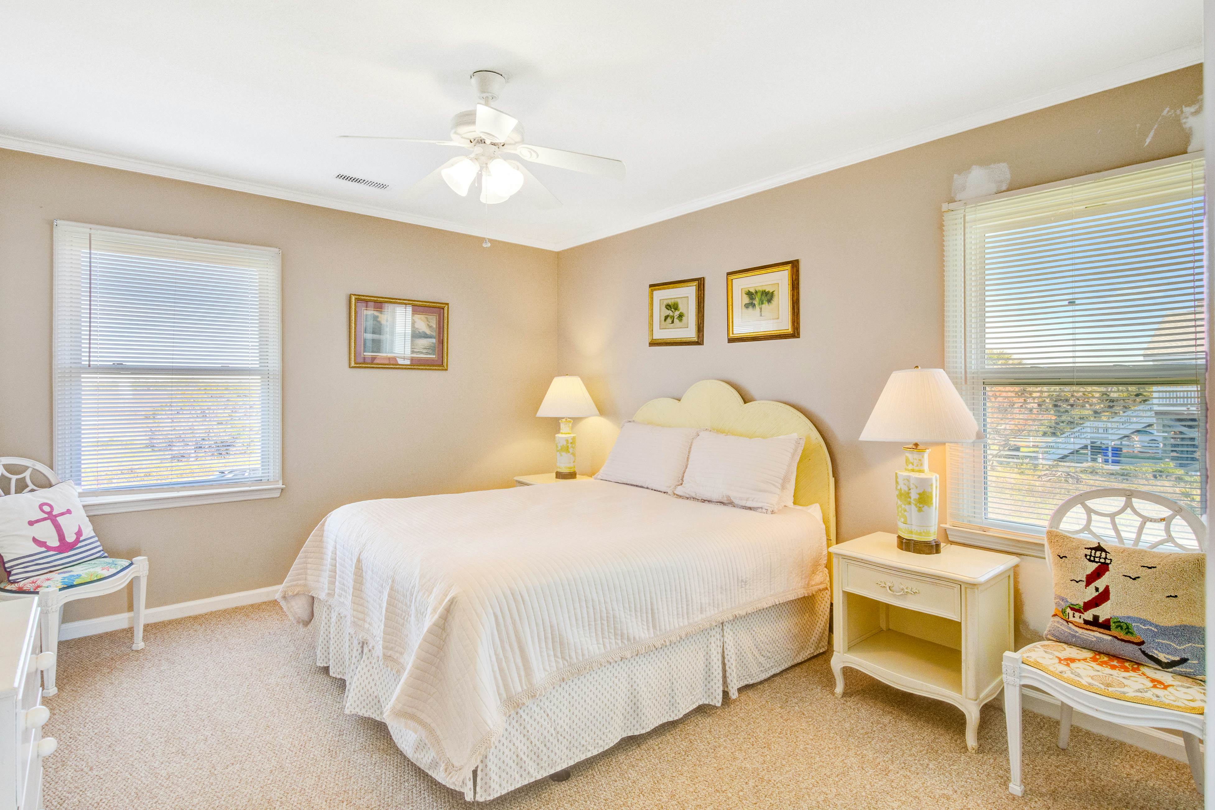 Stylish Oceanfront Home in a Great Location with WiFi & a Wood-Burning Fireplace