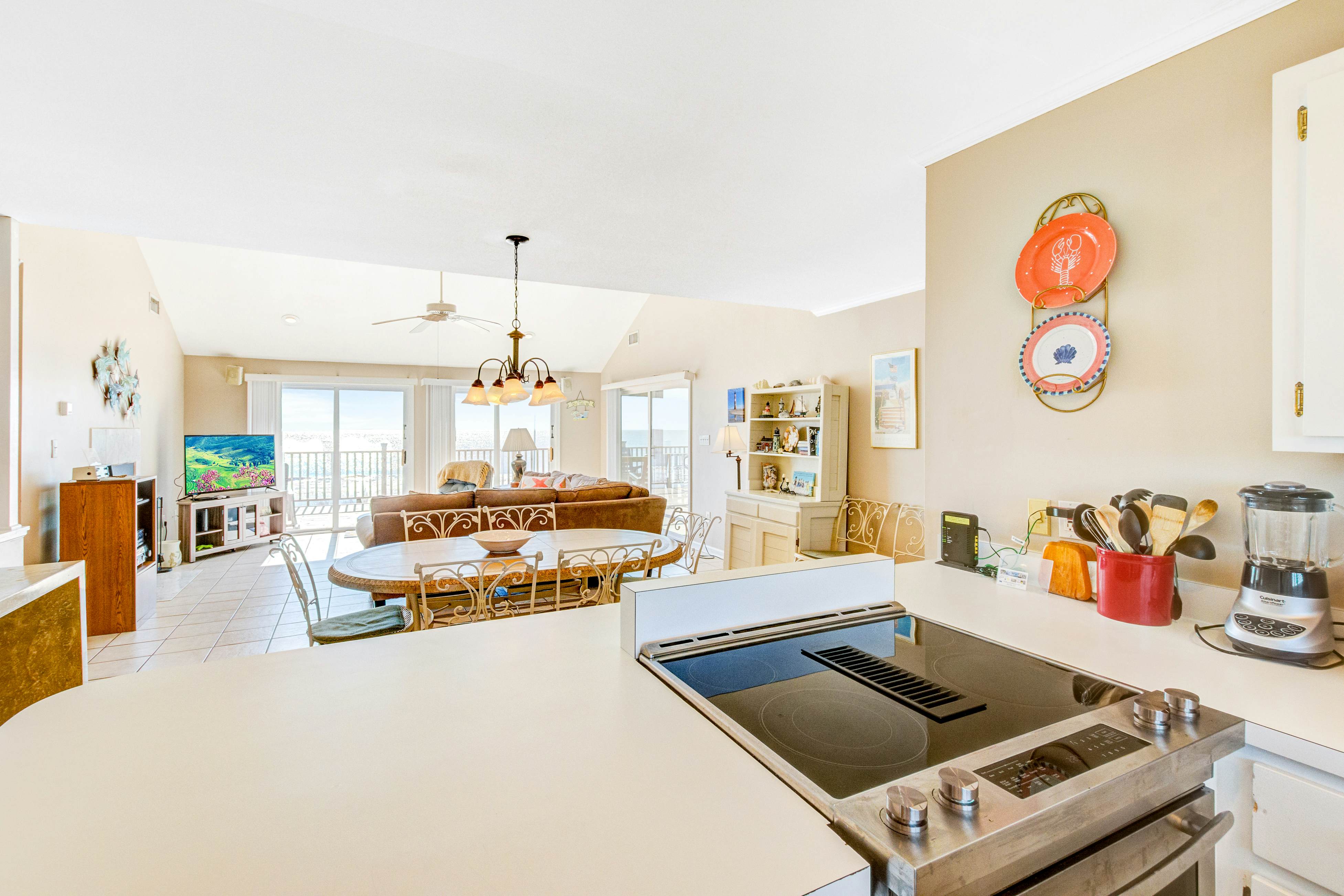 Stylish Oceanfront Home in a Great Location with WiFi & a Wood-Burning Fireplace