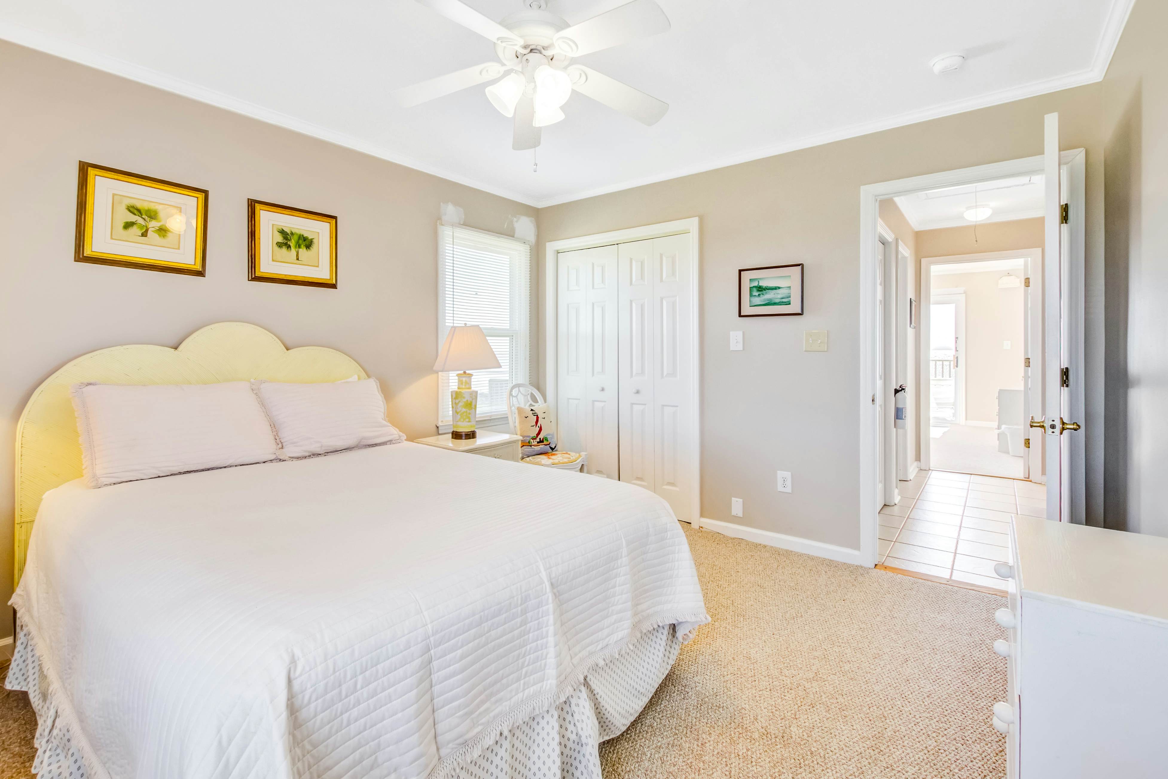 Stylish Oceanfront Home in a Great Location with WiFi & a Wood-Burning Fireplace