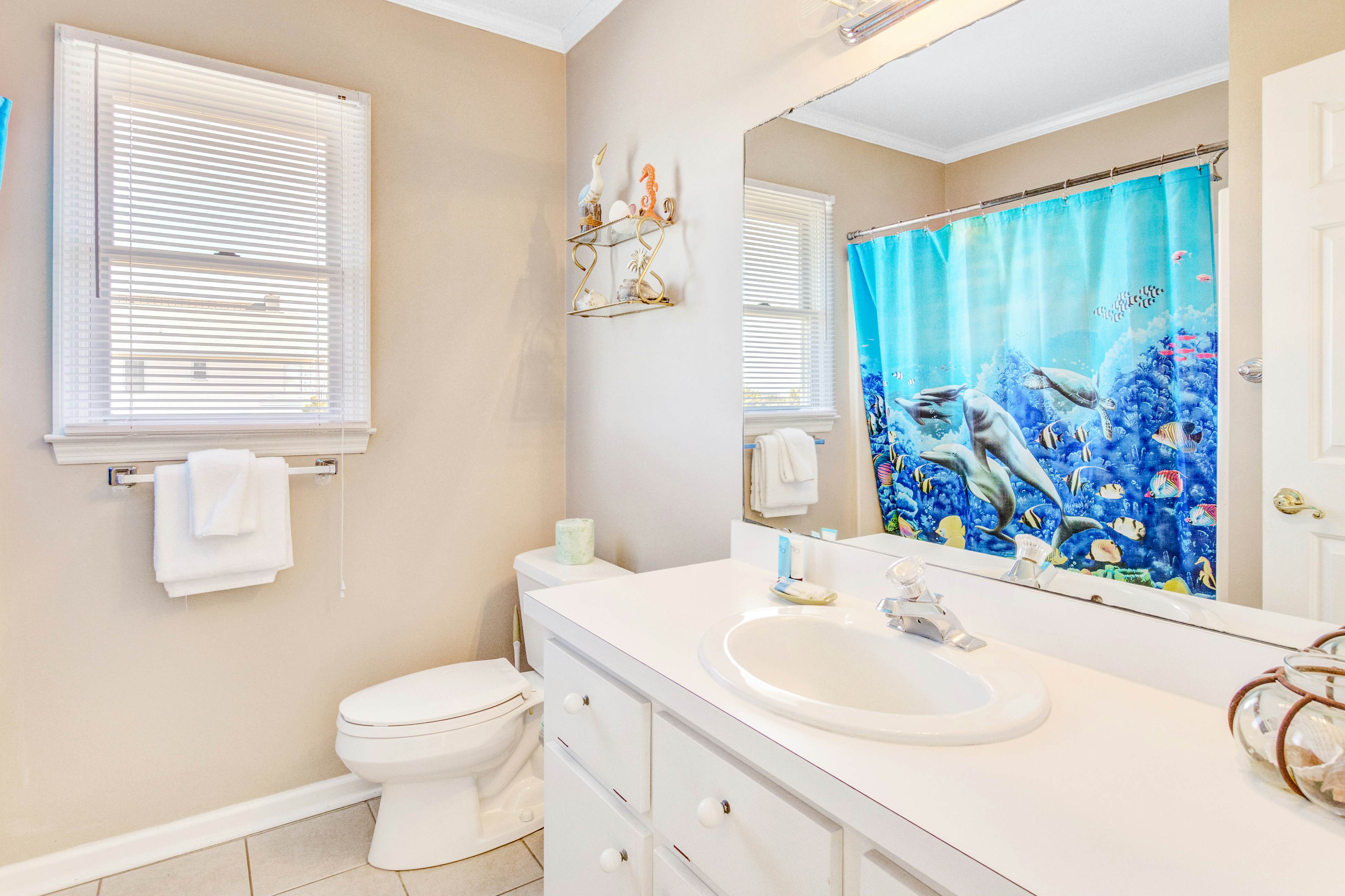 Stylish Oceanfront Home in a Great Location with WiFi & a Wood-Burning Fireplace