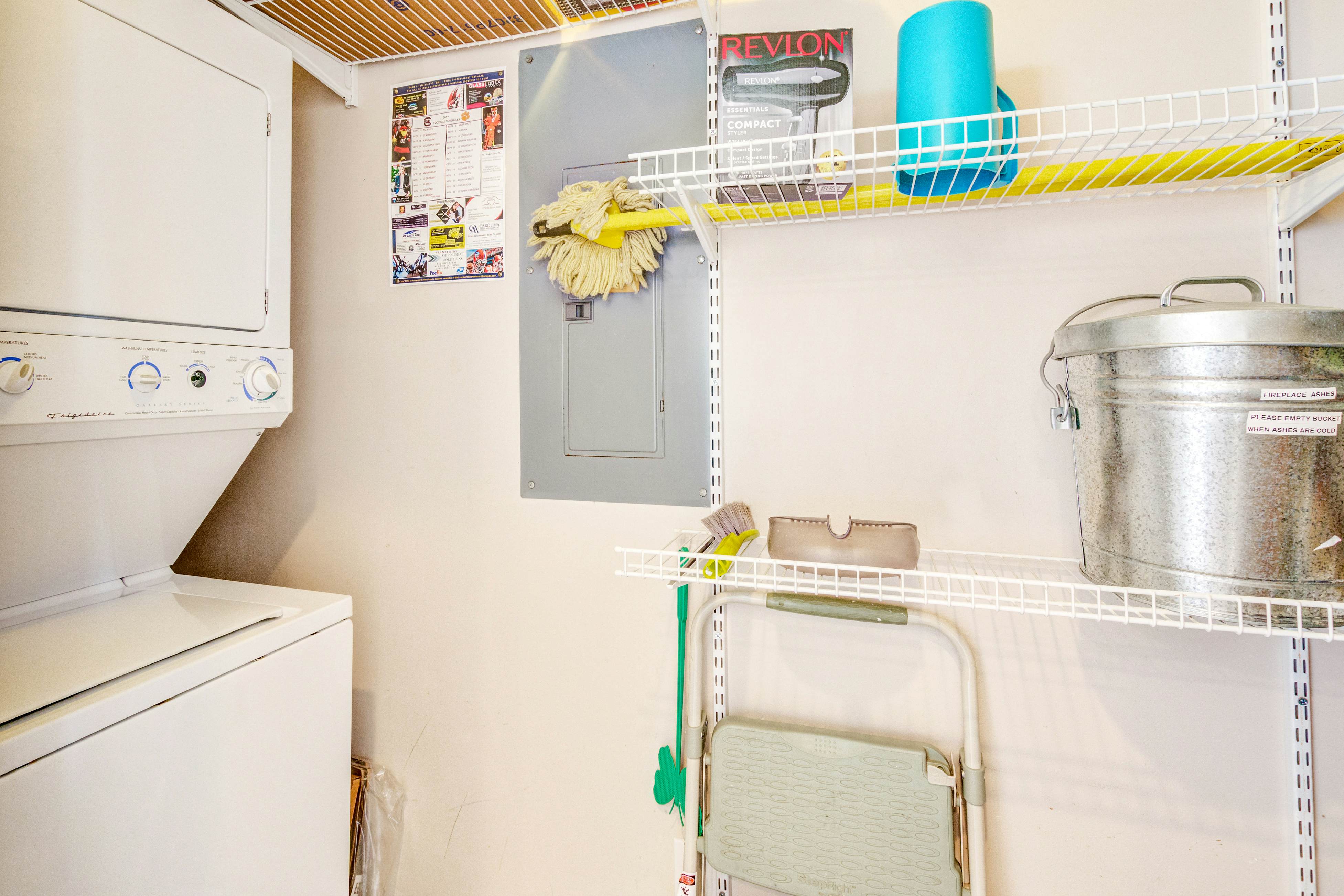 Stylish Oceanfront Home in a Great Location with WiFi & a Wood-Burning Fireplace