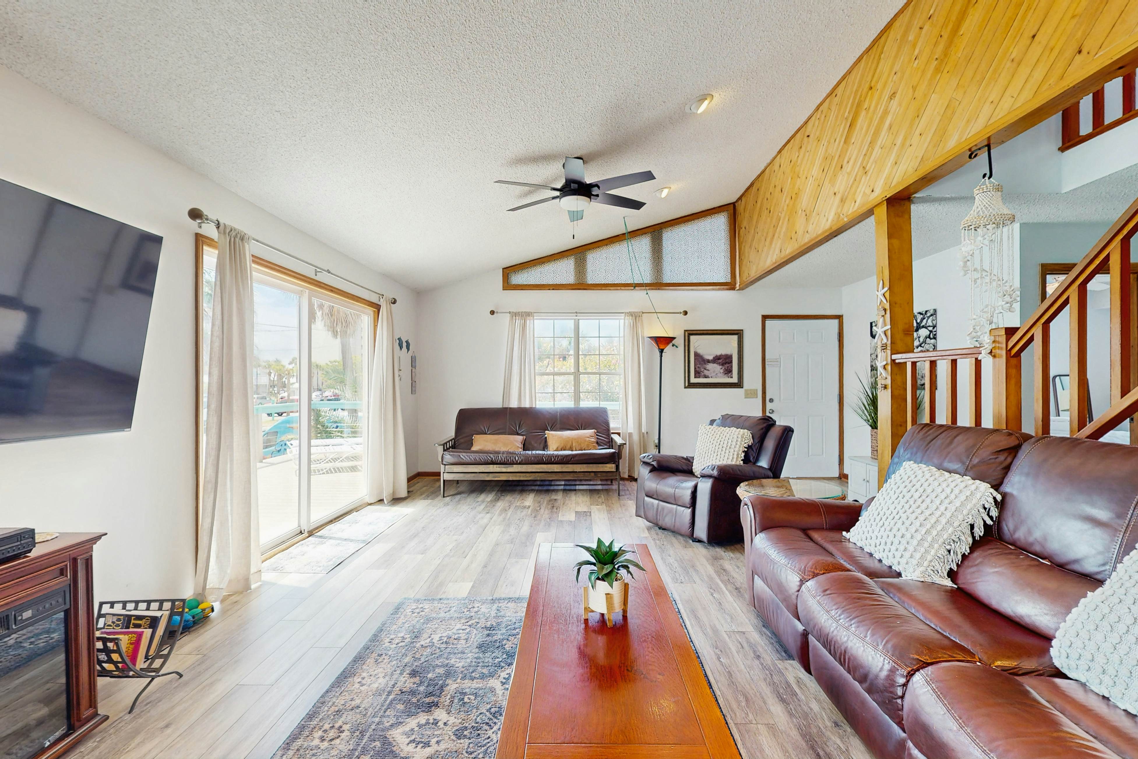 Dog-Friendly Beach Home w/ Free WiFi & Private Washer/Dryer - Near Beach & Pier