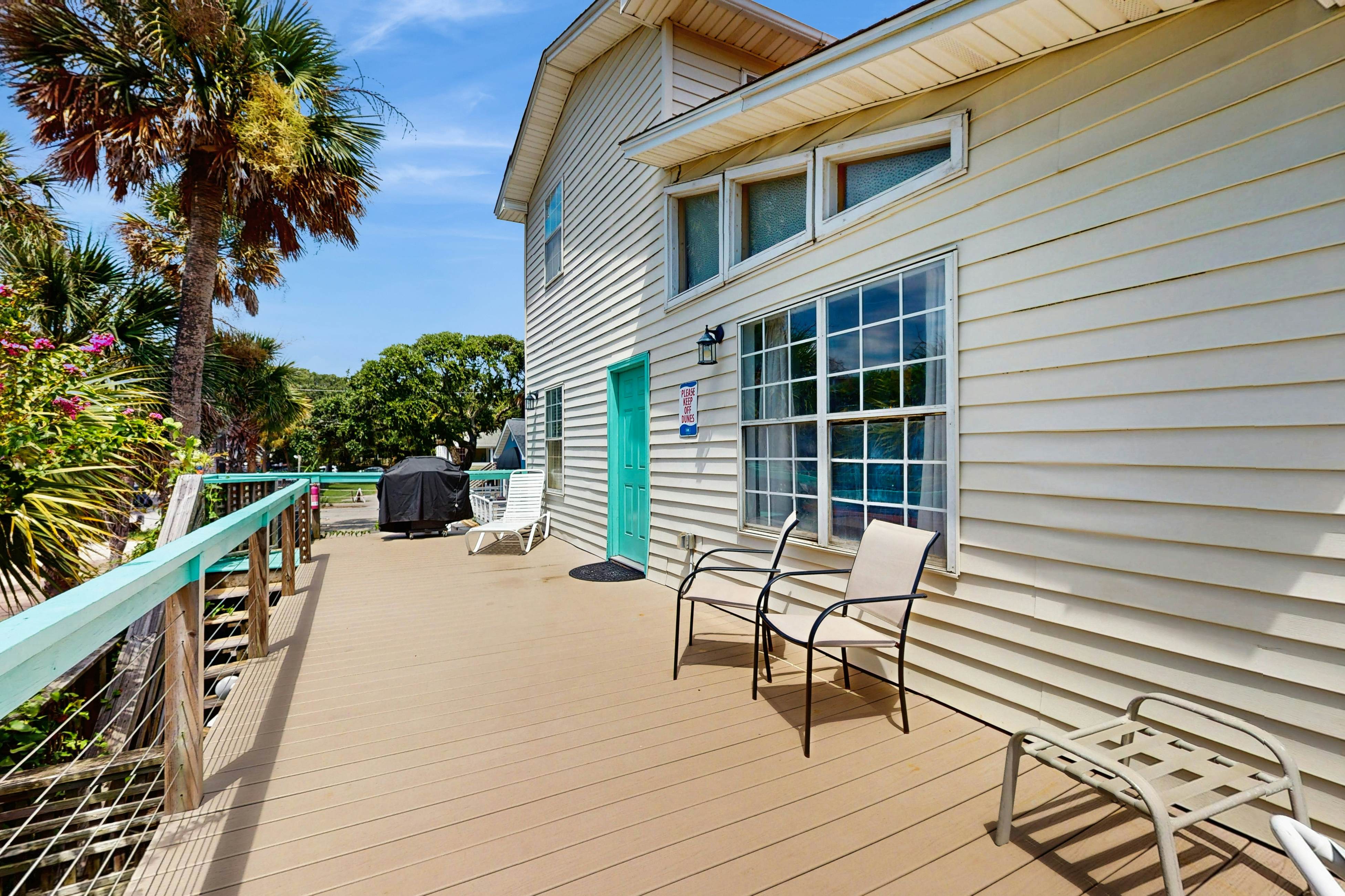 Dog-Friendly Beach Home w/ Free WiFi & Private Washer/Dryer - Near Beach & Pier