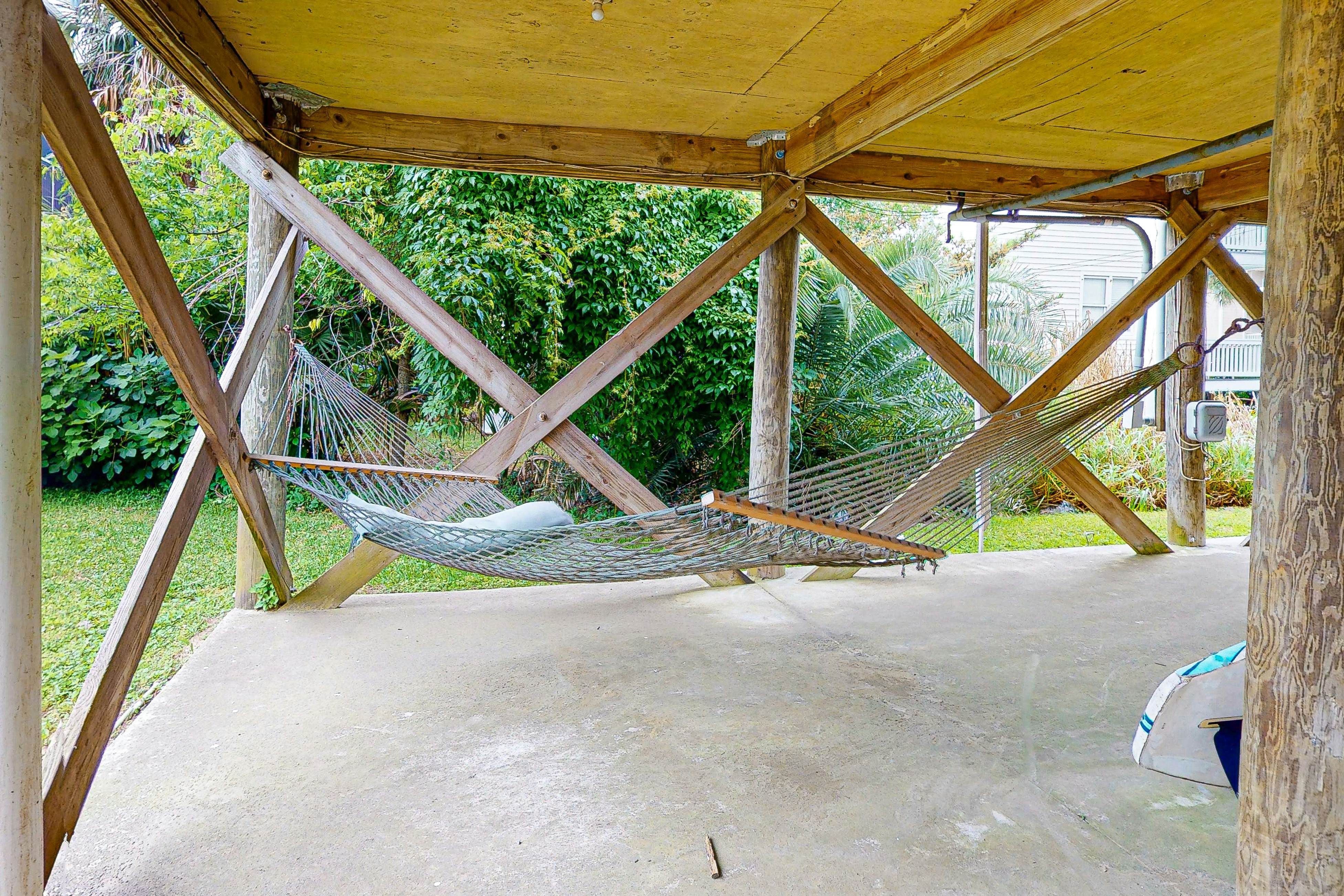 Dog-Friendly Beach Home w/ Free WiFi & Private Washer/Dryer - Near Beach & Pier