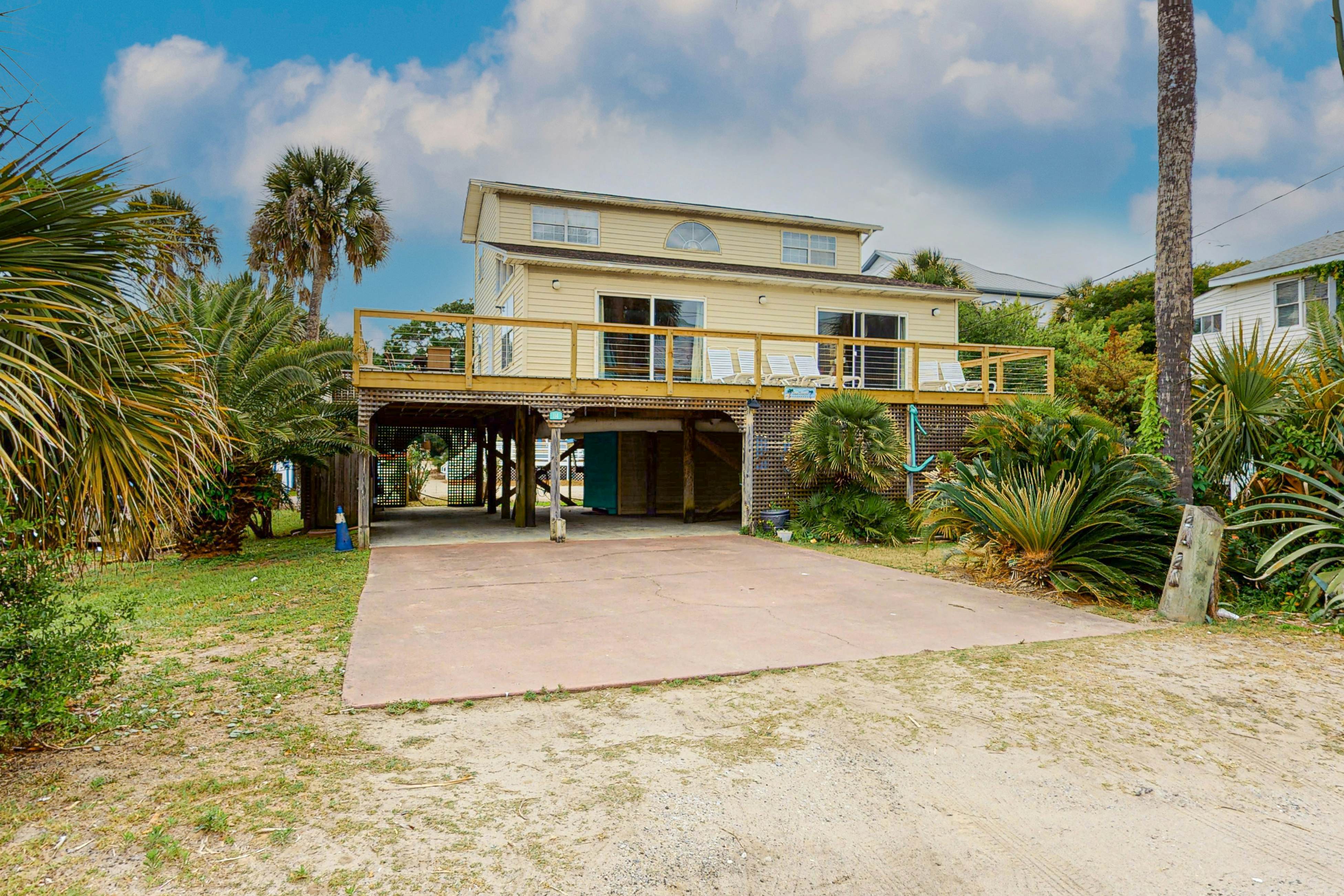 Dog-Friendly Beach Home w/ Free WiFi & Private Washer/Dryer - Near Beach & Pier