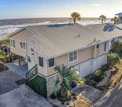 Recently updatedDog-friendly oceanfront home, lots of deck space & game room