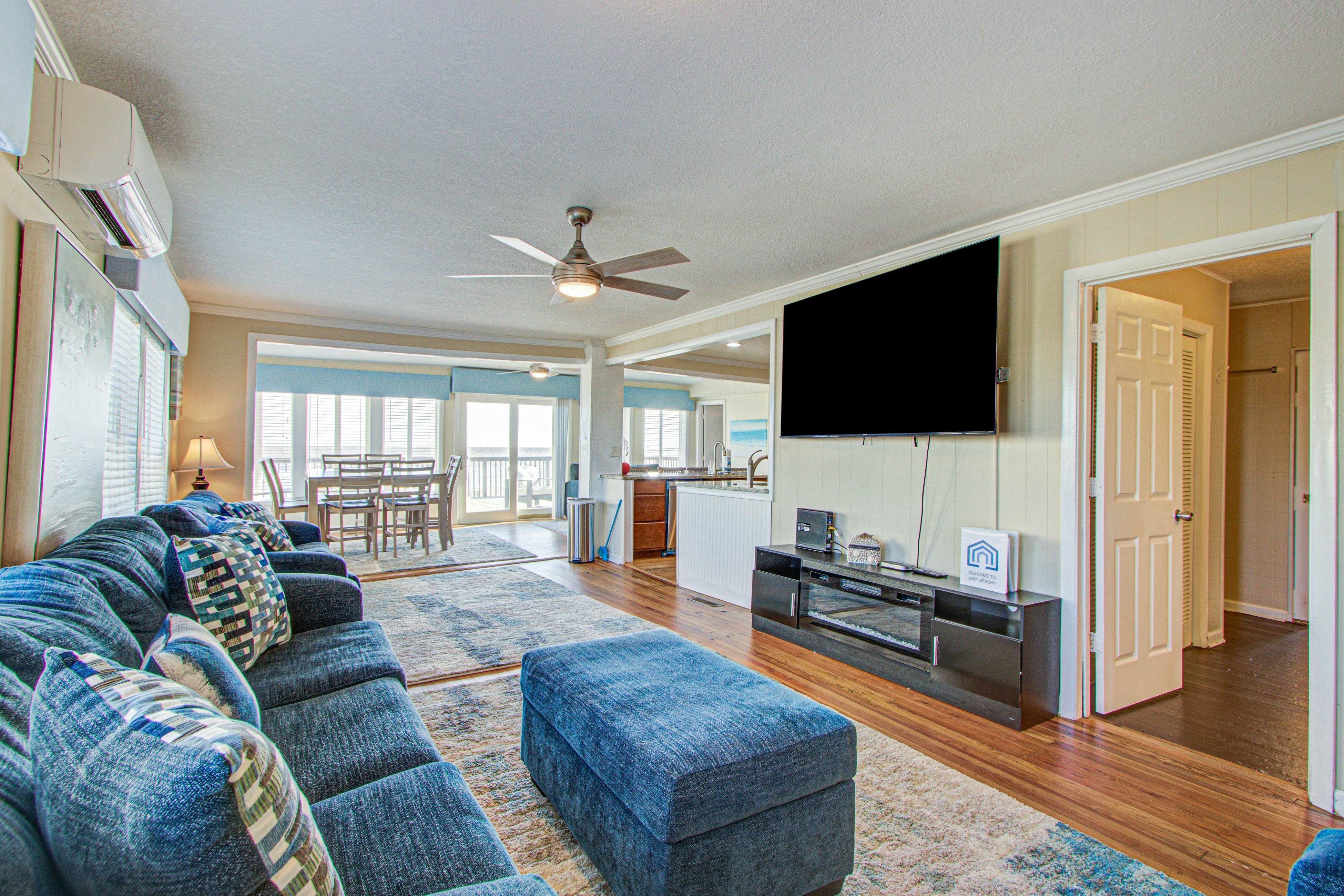 Recently updatedDog-friendly oceanfront home, lots of deck space & game room