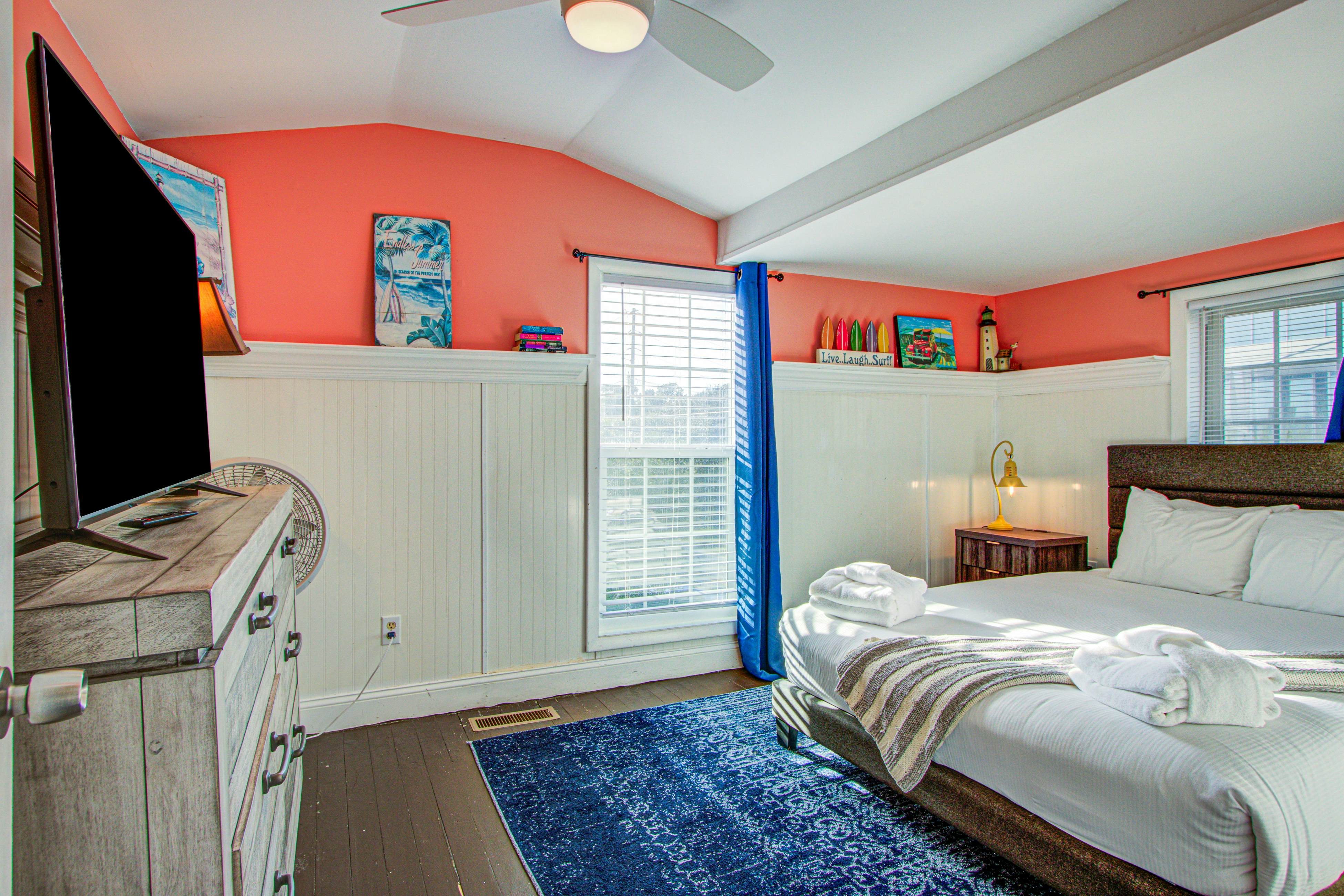 Recently updatedDog-friendly oceanfront home, lots of deck space & game room