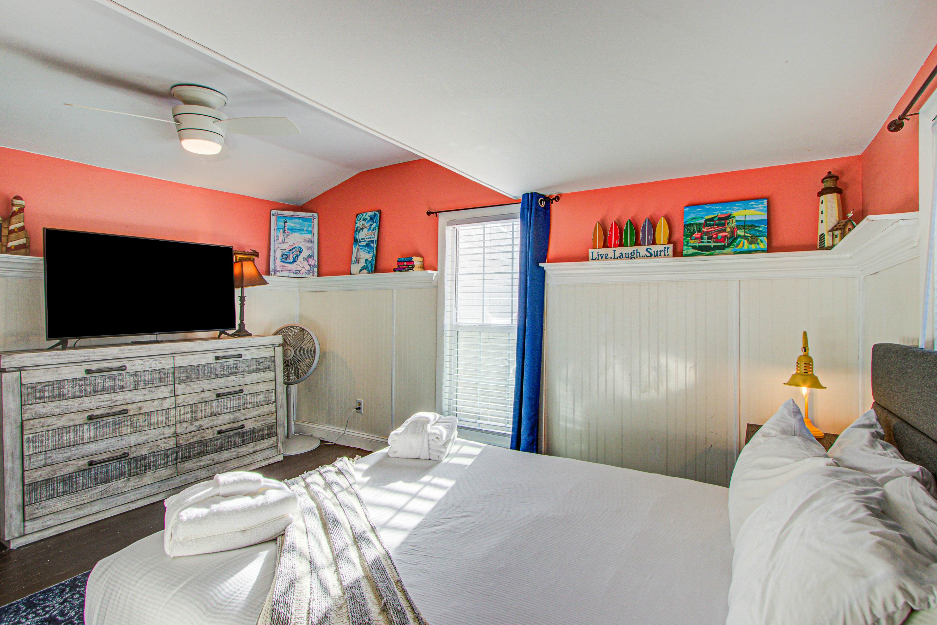 Recently updatedDog-friendly oceanfront home, lots of deck space & game room