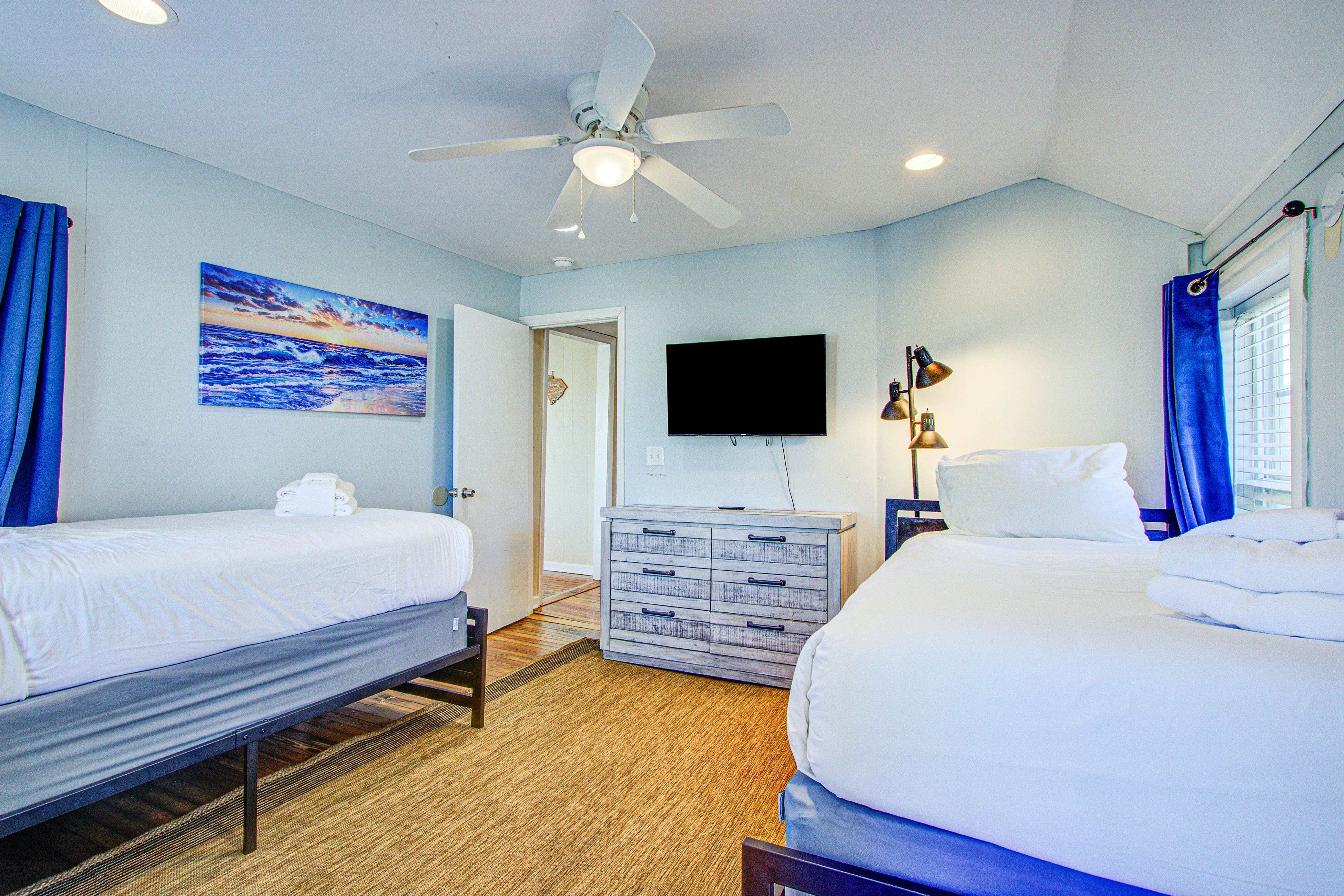 Recently updatedDog-friendly oceanfront home, lots of deck space & game room