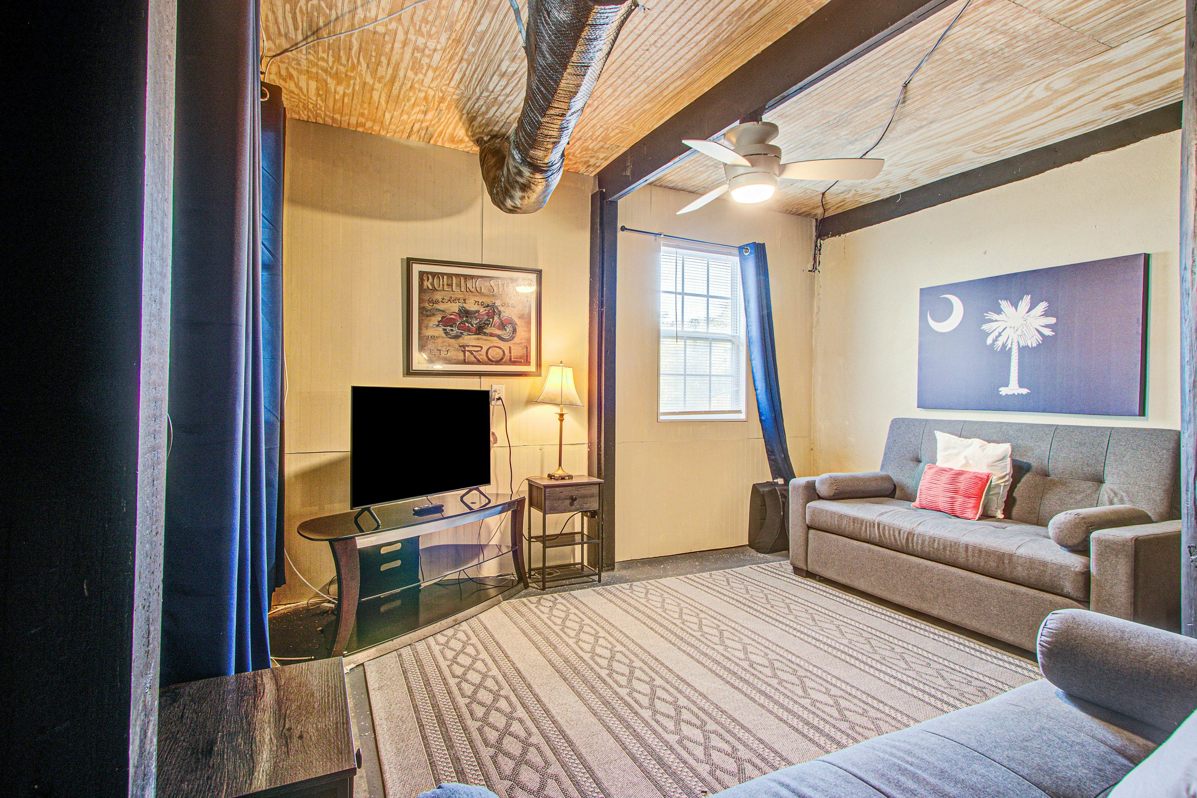 Recently updatedDog-friendly oceanfront home, lots of deck space & game room