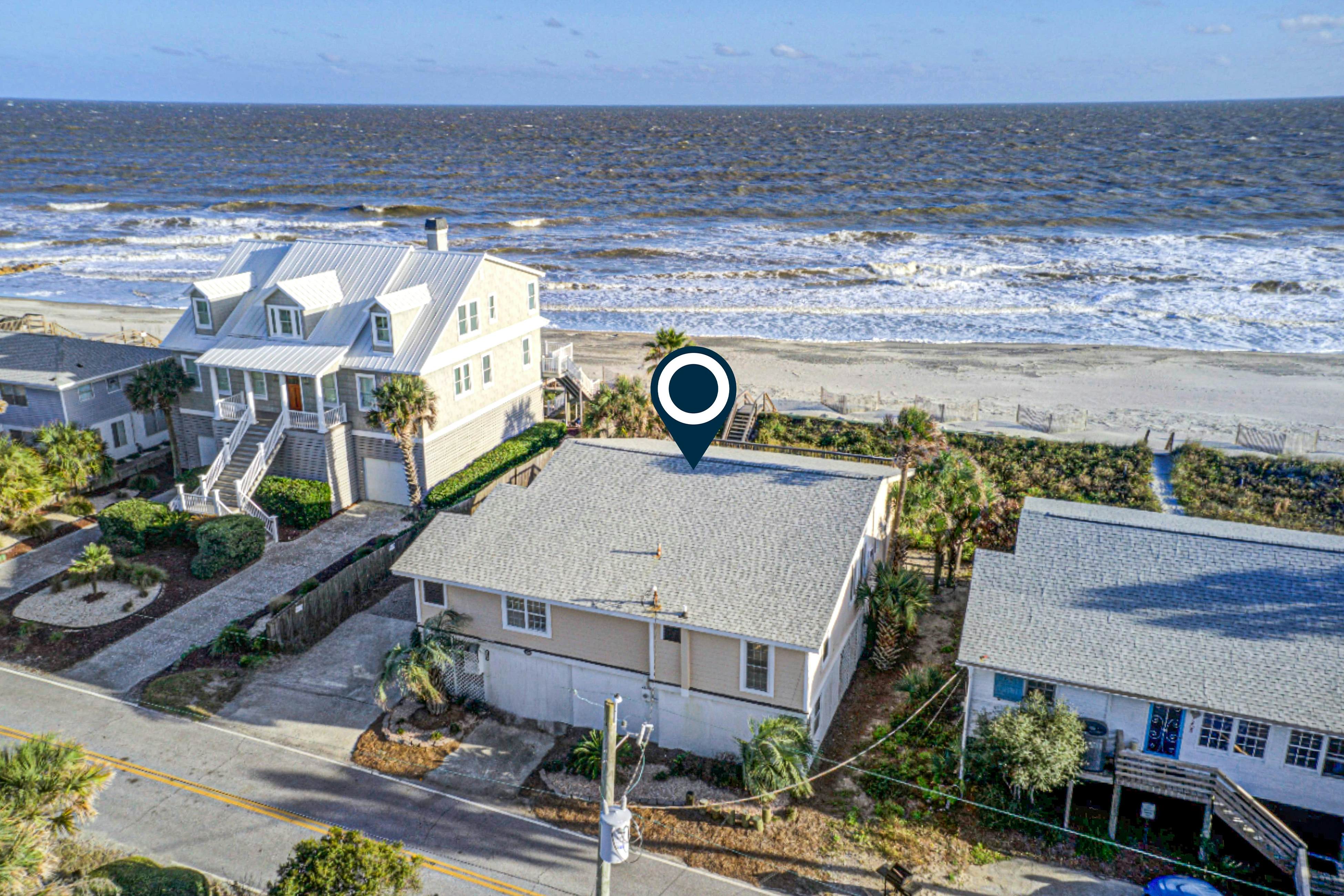 Recently updatedDog-friendly oceanfront home, lots of deck space & game room