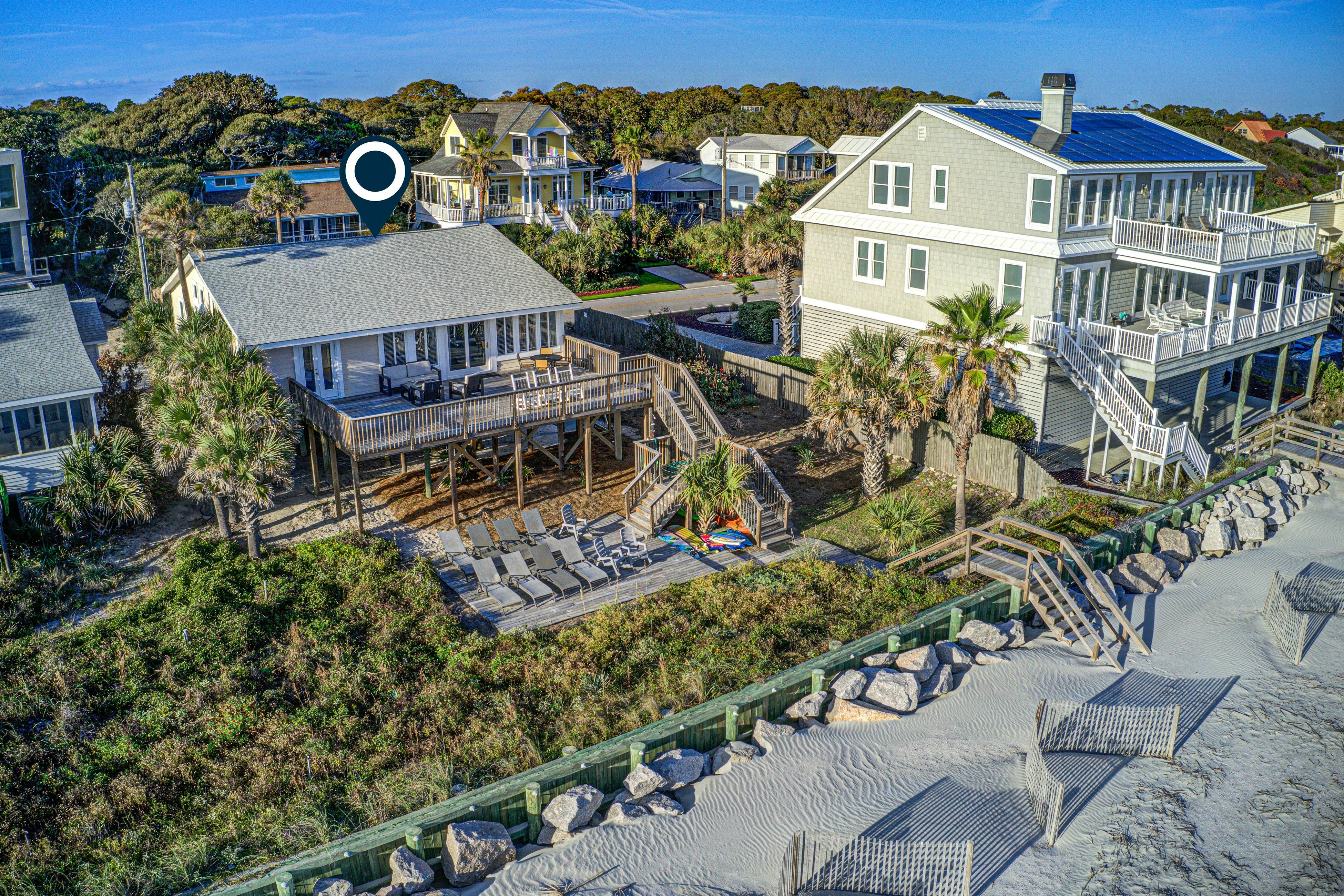 Recently updatedDog-friendly oceanfront home, lots of deck space & game room