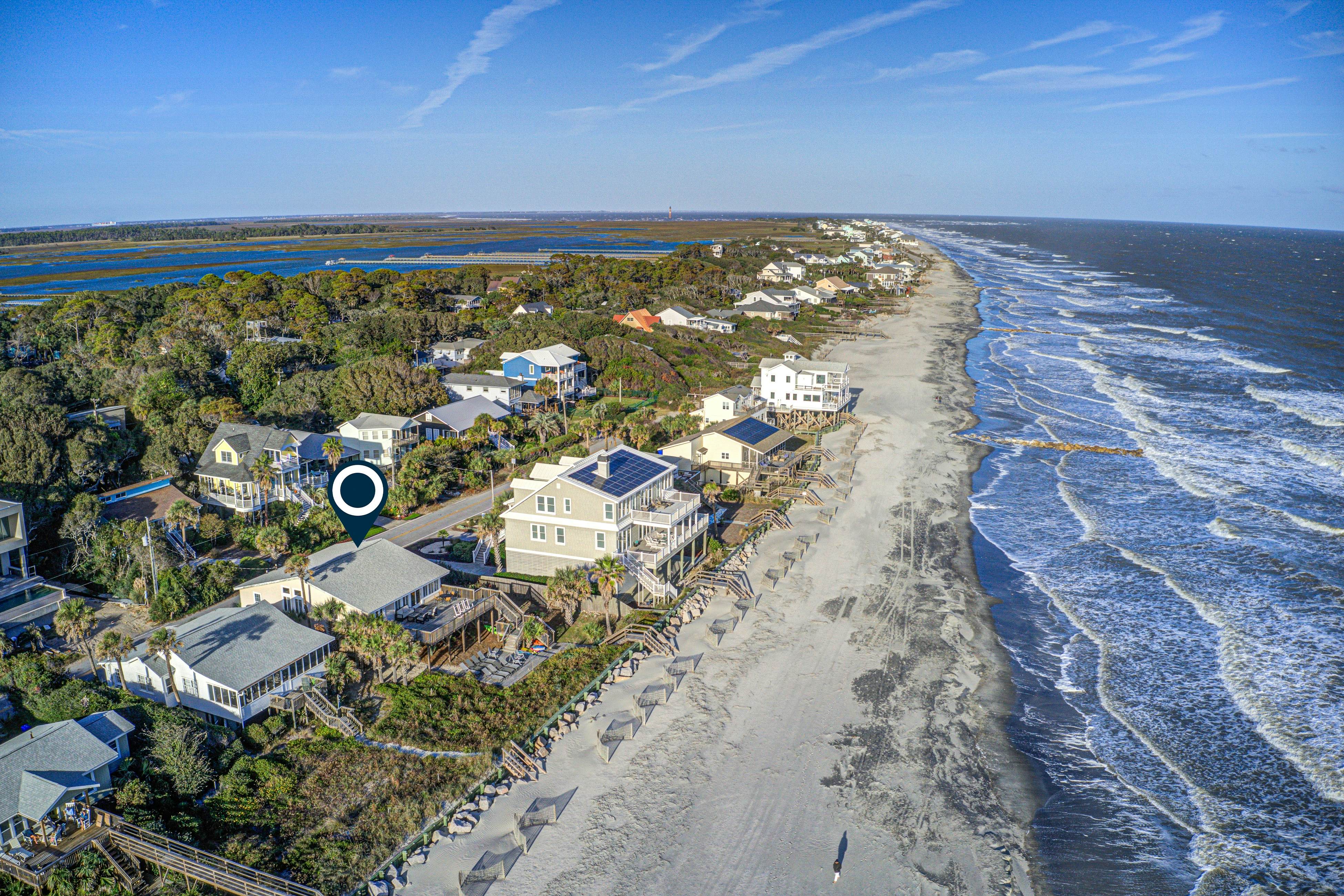 Recently updatedDog-friendly oceanfront home, lots of deck space & game room