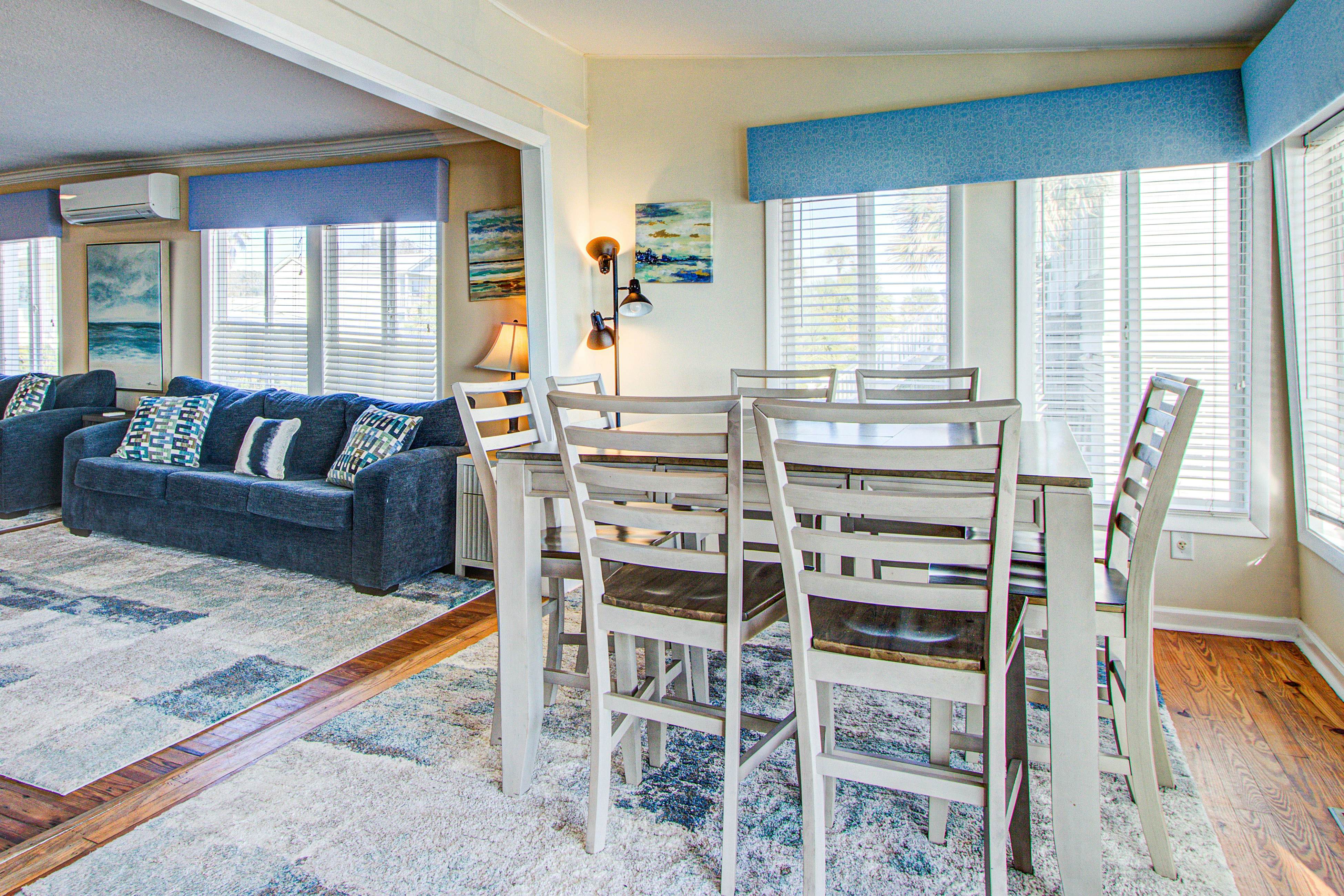 Recently updatedDog-friendly oceanfront home, lots of deck space & game room