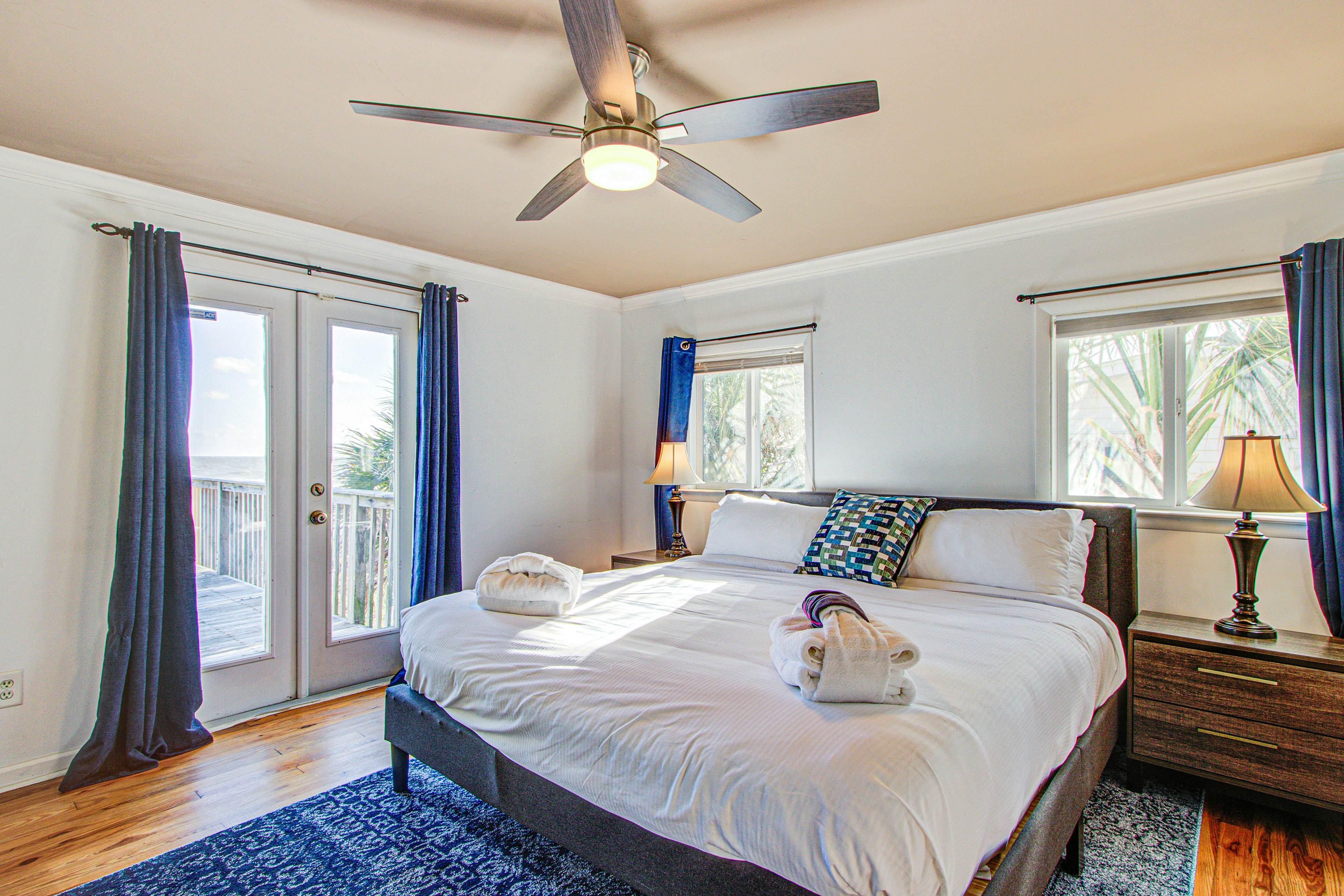 Recently updatedDog-friendly oceanfront home, lots of deck space & game room