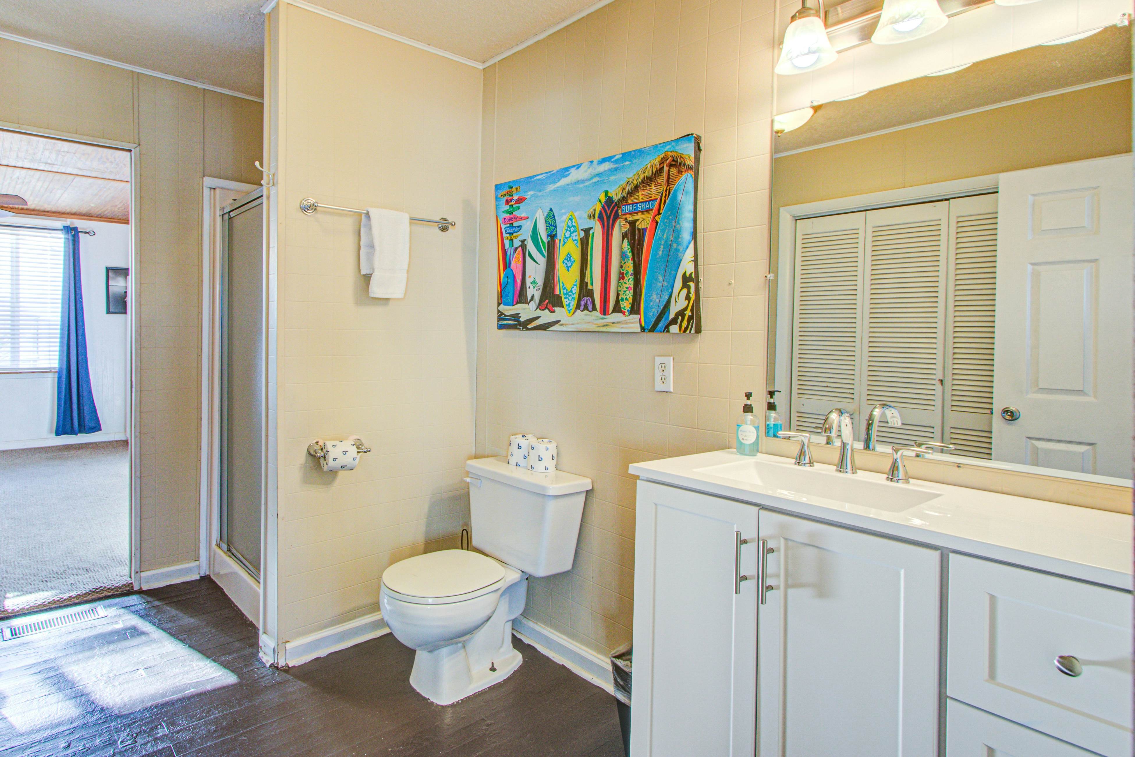 Recently updatedDog-friendly oceanfront home, lots of deck space & game room