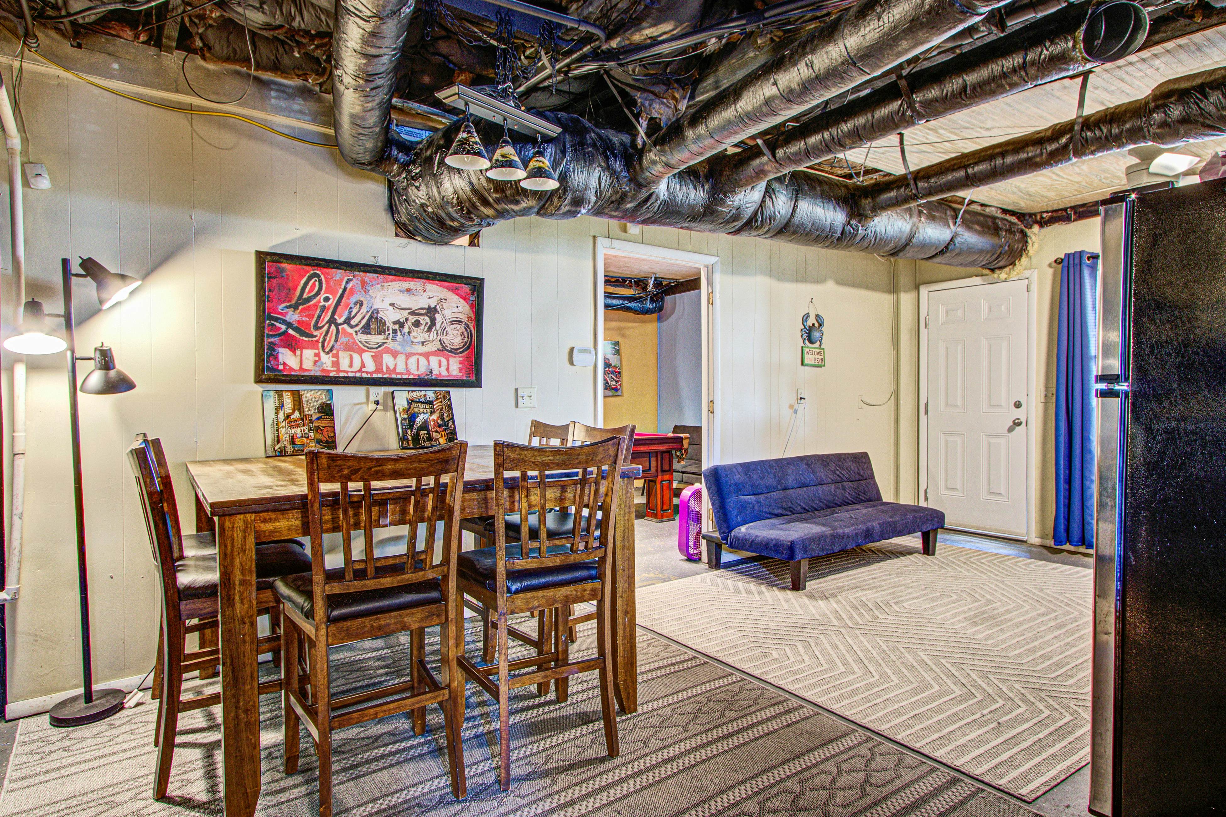 Recently updatedDog-friendly oceanfront home, lots of deck space & game room