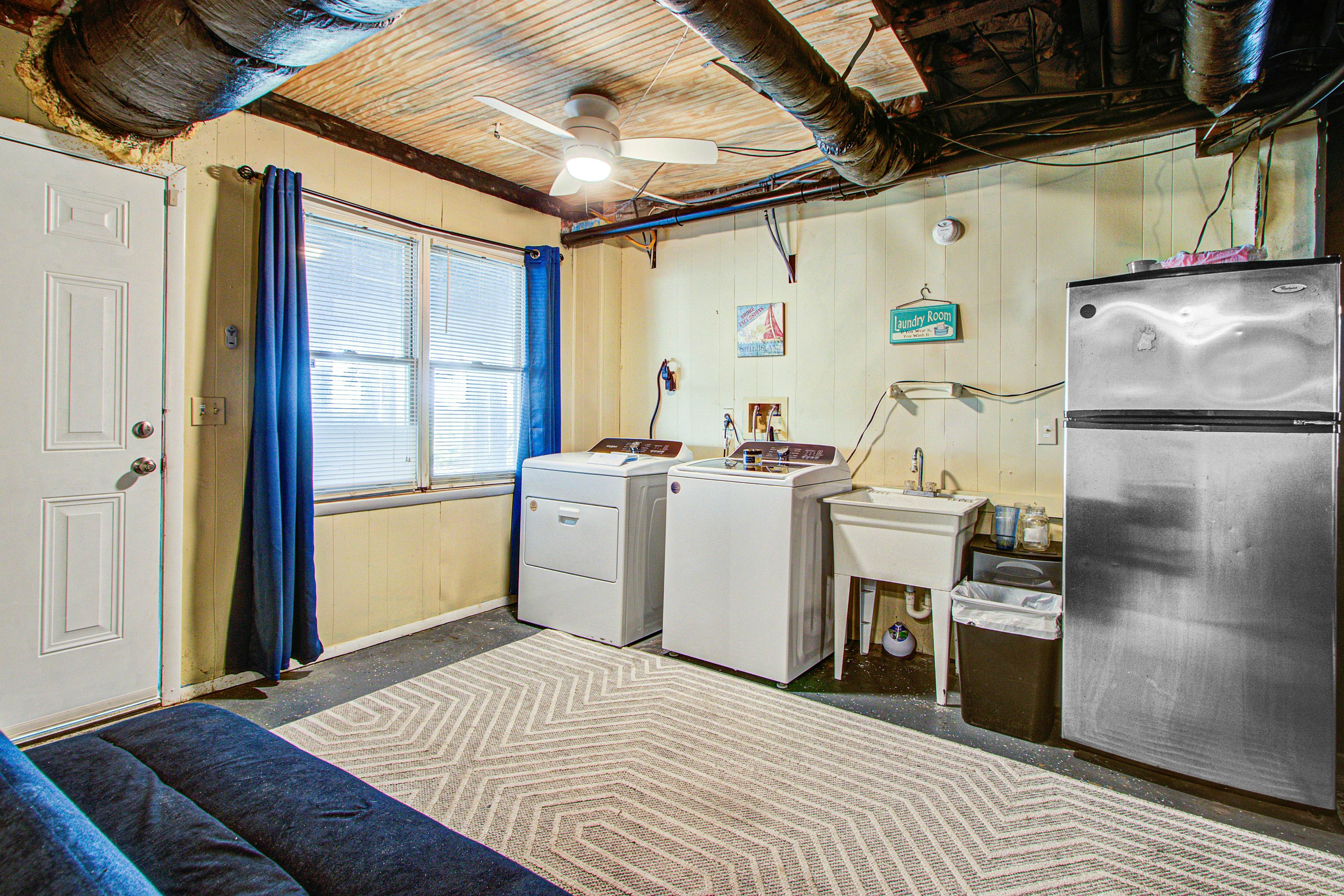 Recently updatedDog-friendly oceanfront home, lots of deck space & game room