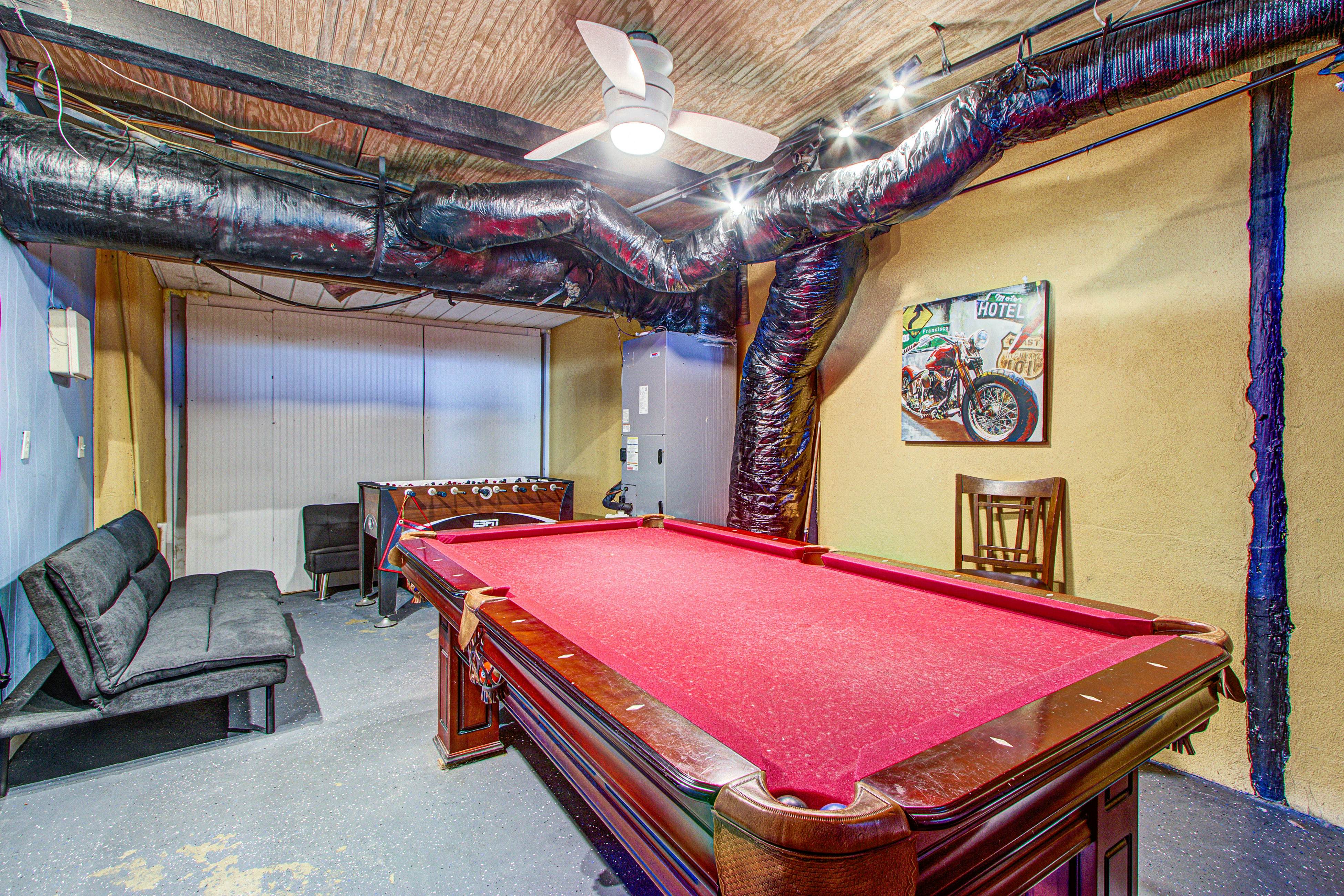 Recently updatedDog-friendly oceanfront home, lots of deck space & game room