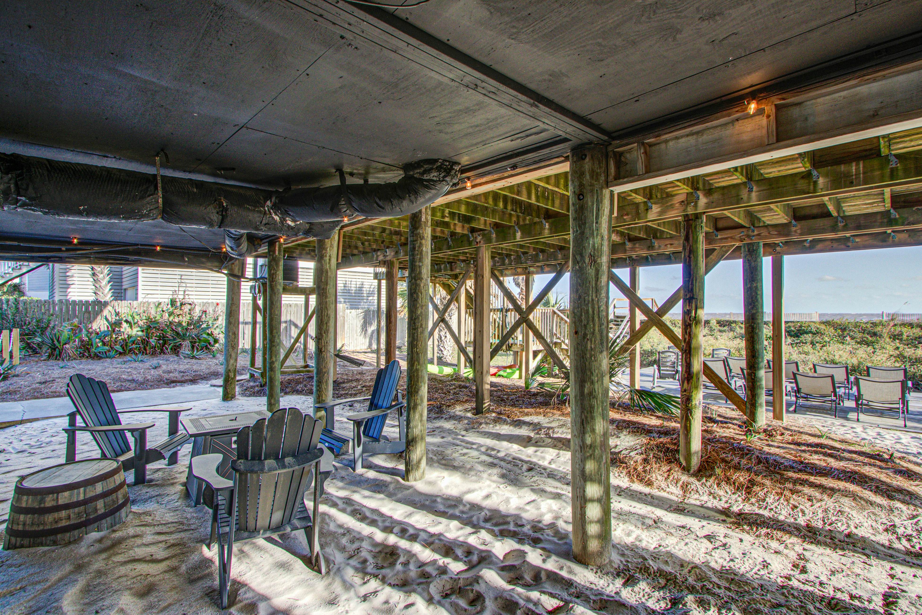 Recently updatedDog-friendly oceanfront home, lots of deck space & game room