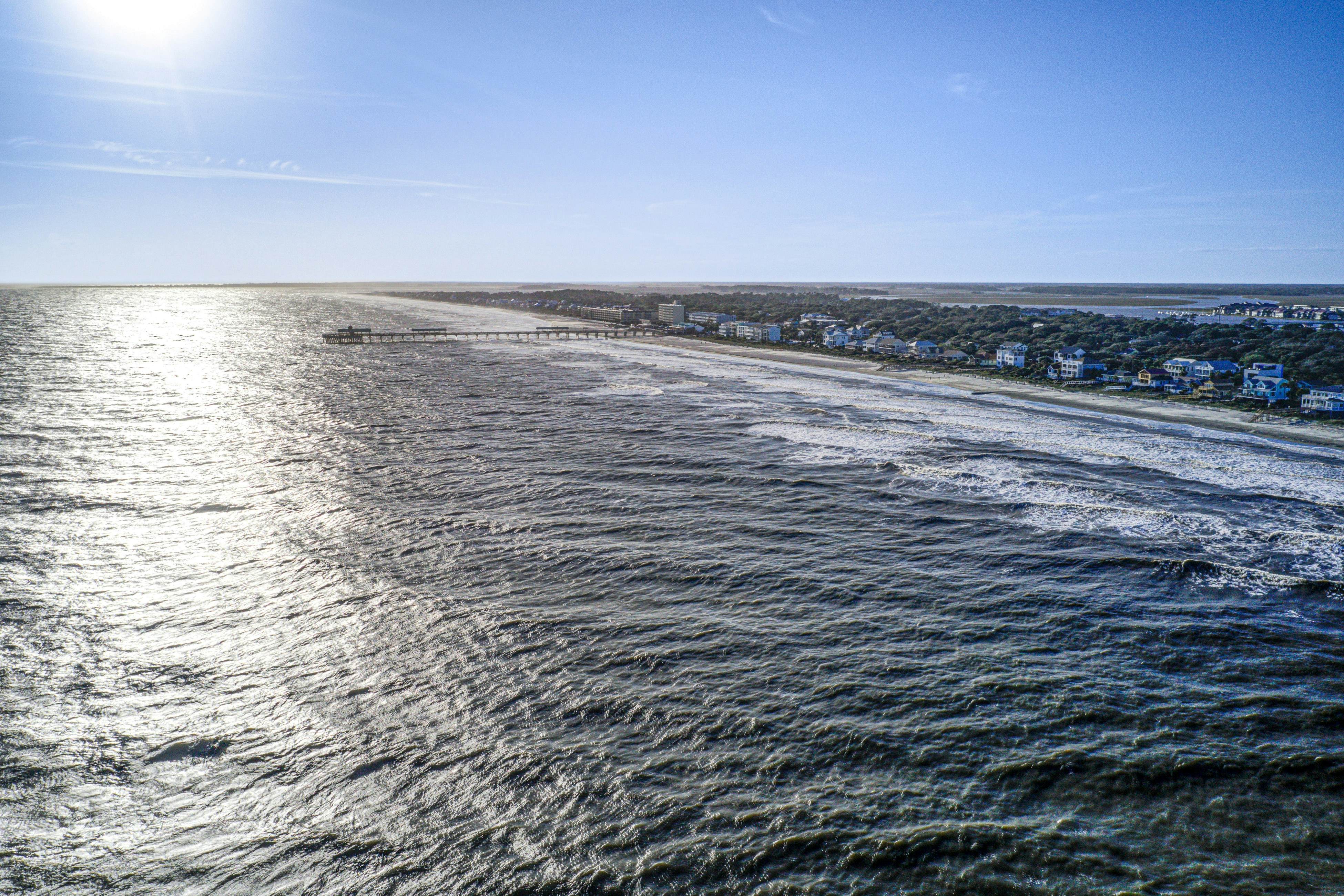 Recently updatedDog-friendly oceanfront home, lots of deck space & game room