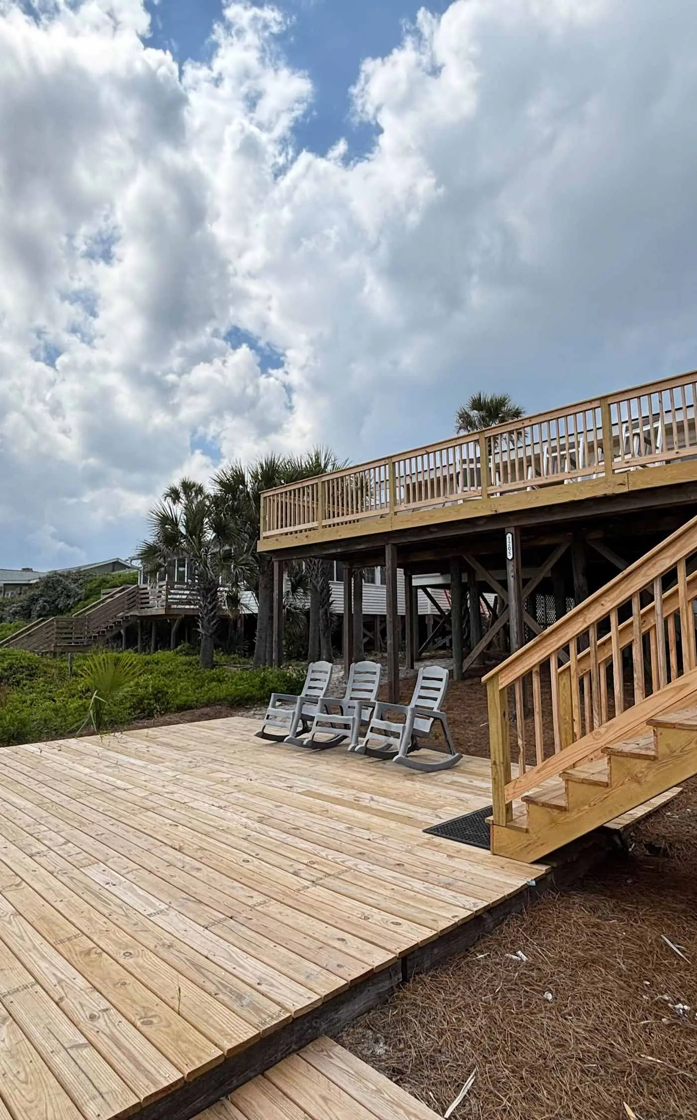 Recently updatedDog-friendly oceanfront home, lots of deck space & game room