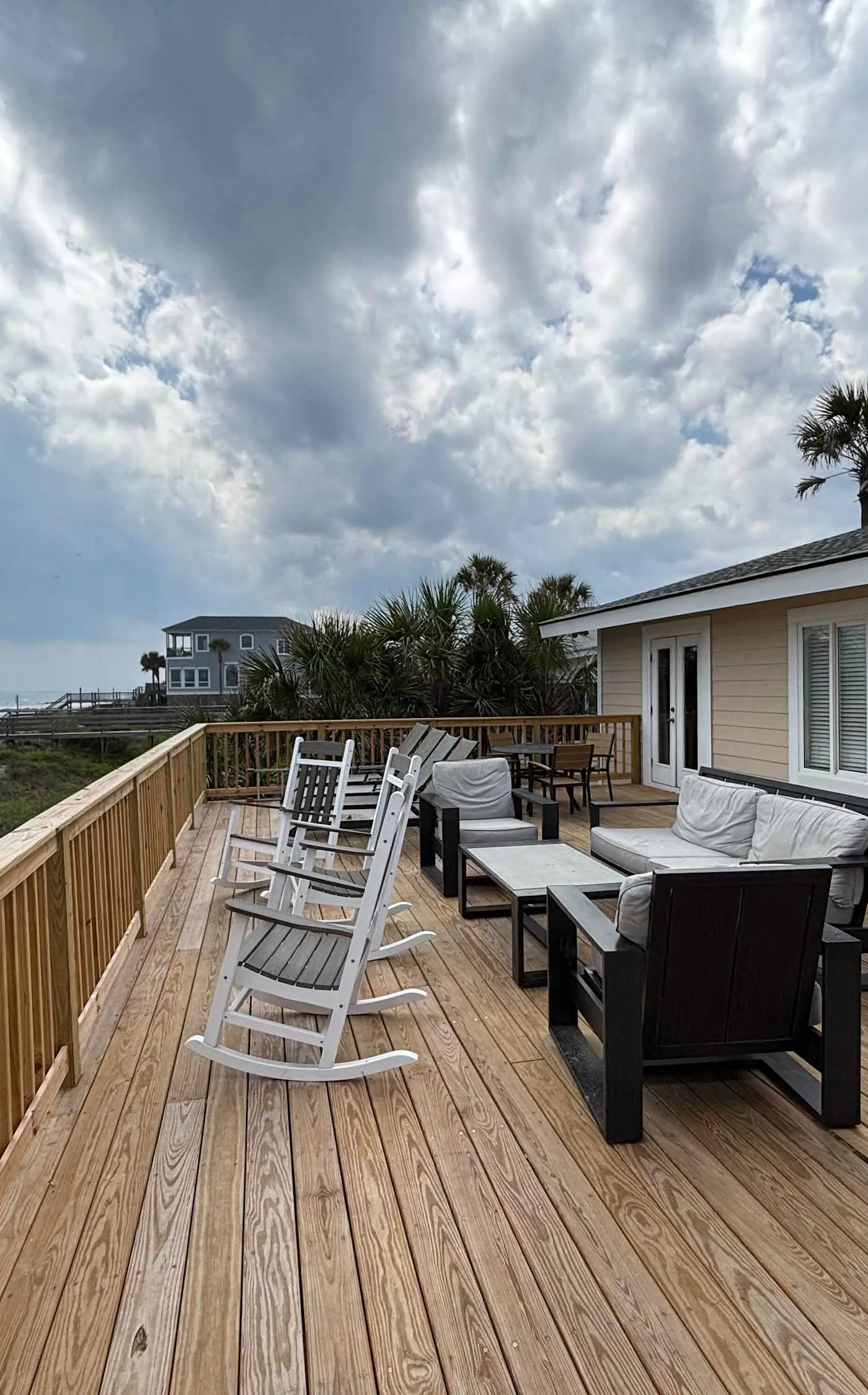 Recently updatedDog-friendly oceanfront home, lots of deck space & game room