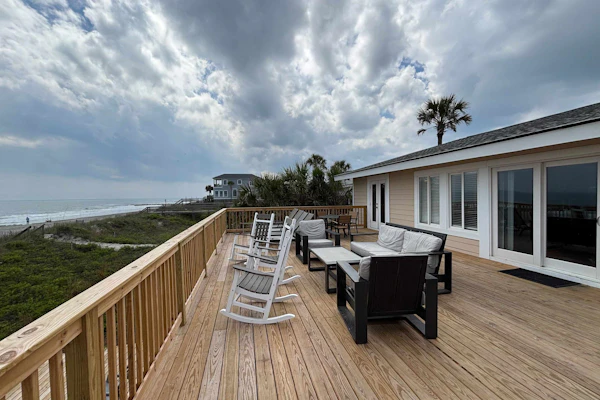 Recently updatedDog-friendly oceanfront home, lots of deck space & game room