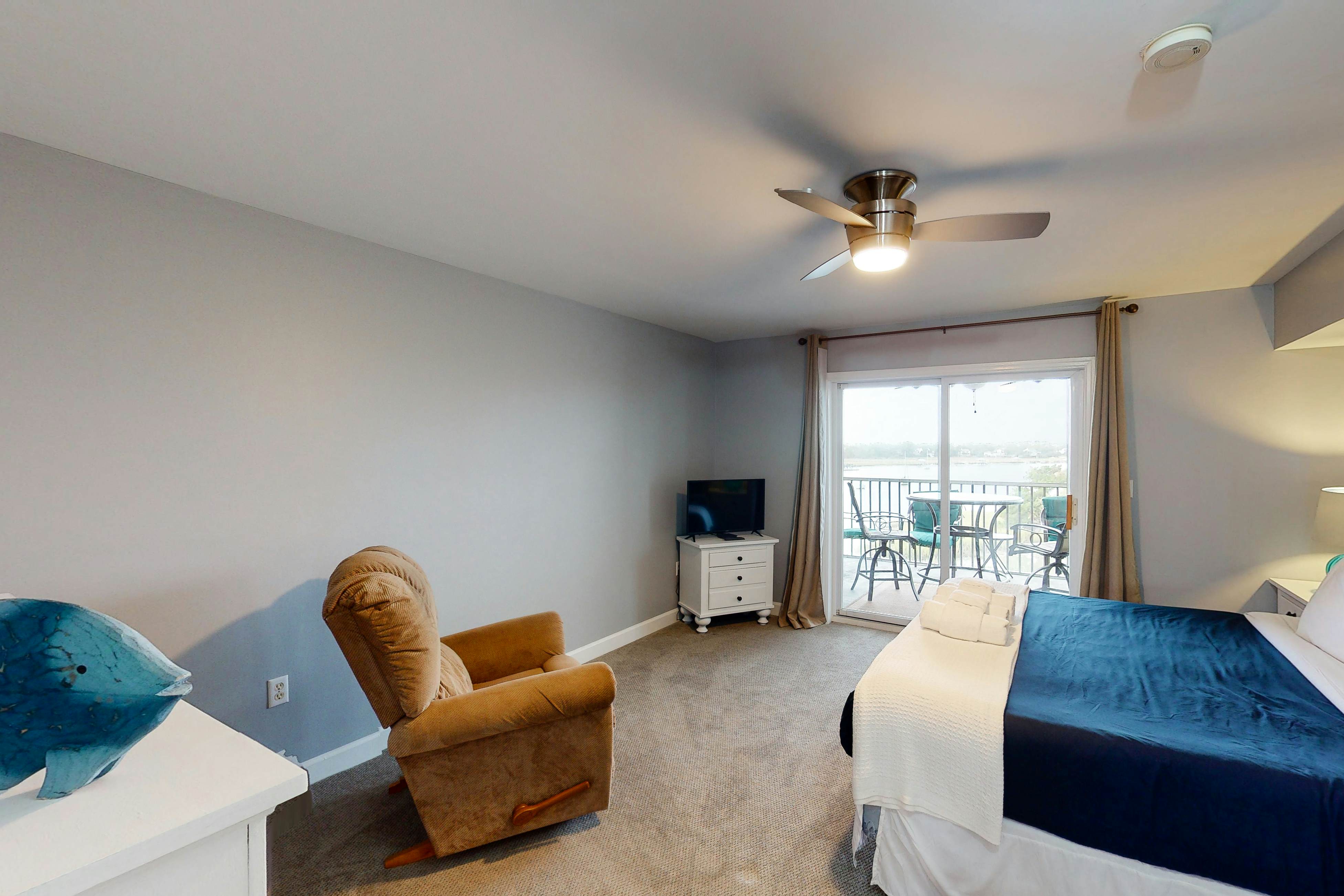 Stunning Condo with Amazing Views of Folly River - Close to Historic Charleston