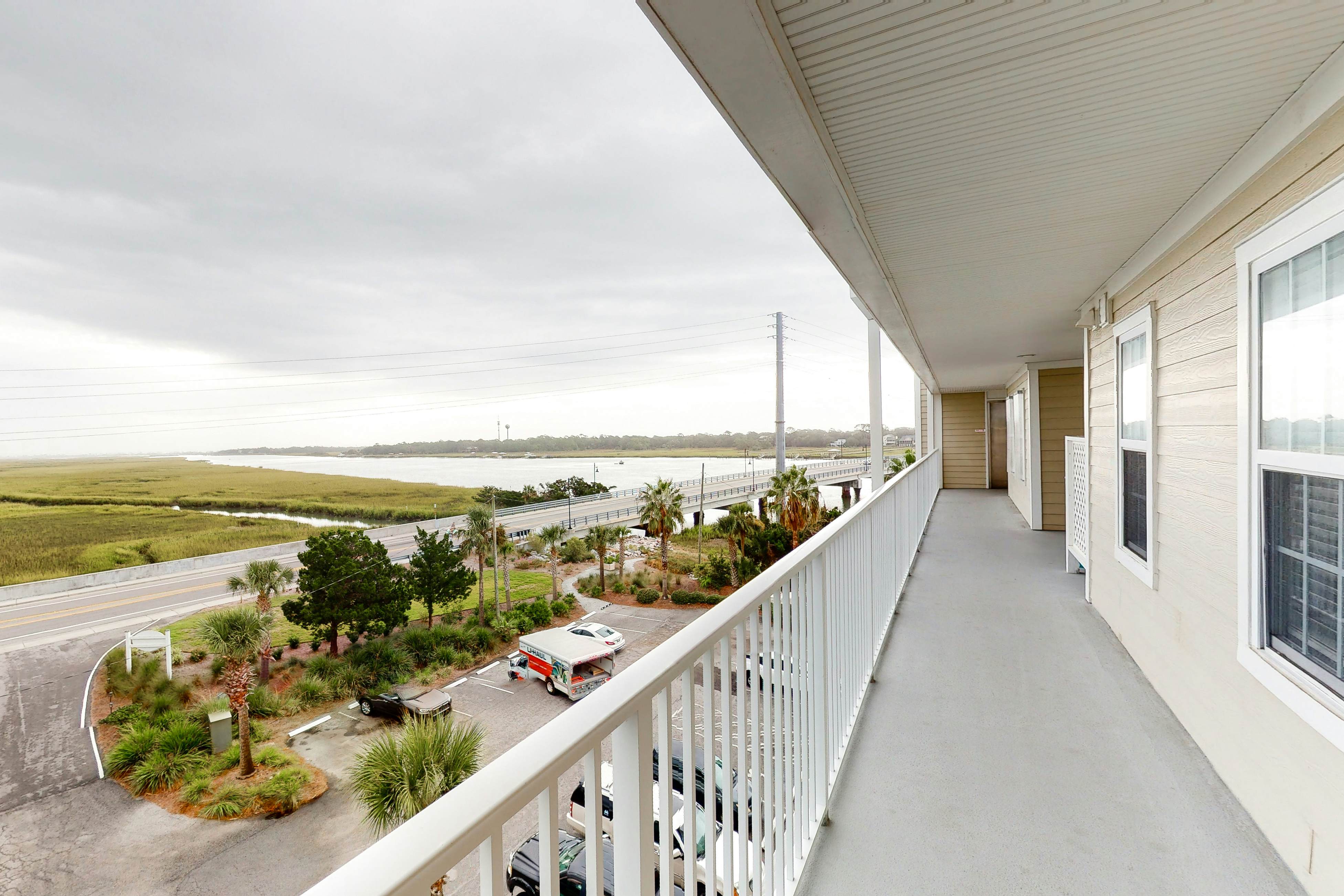 Stunning Condo with Amazing Views of Folly River - Close to Historic Charleston
