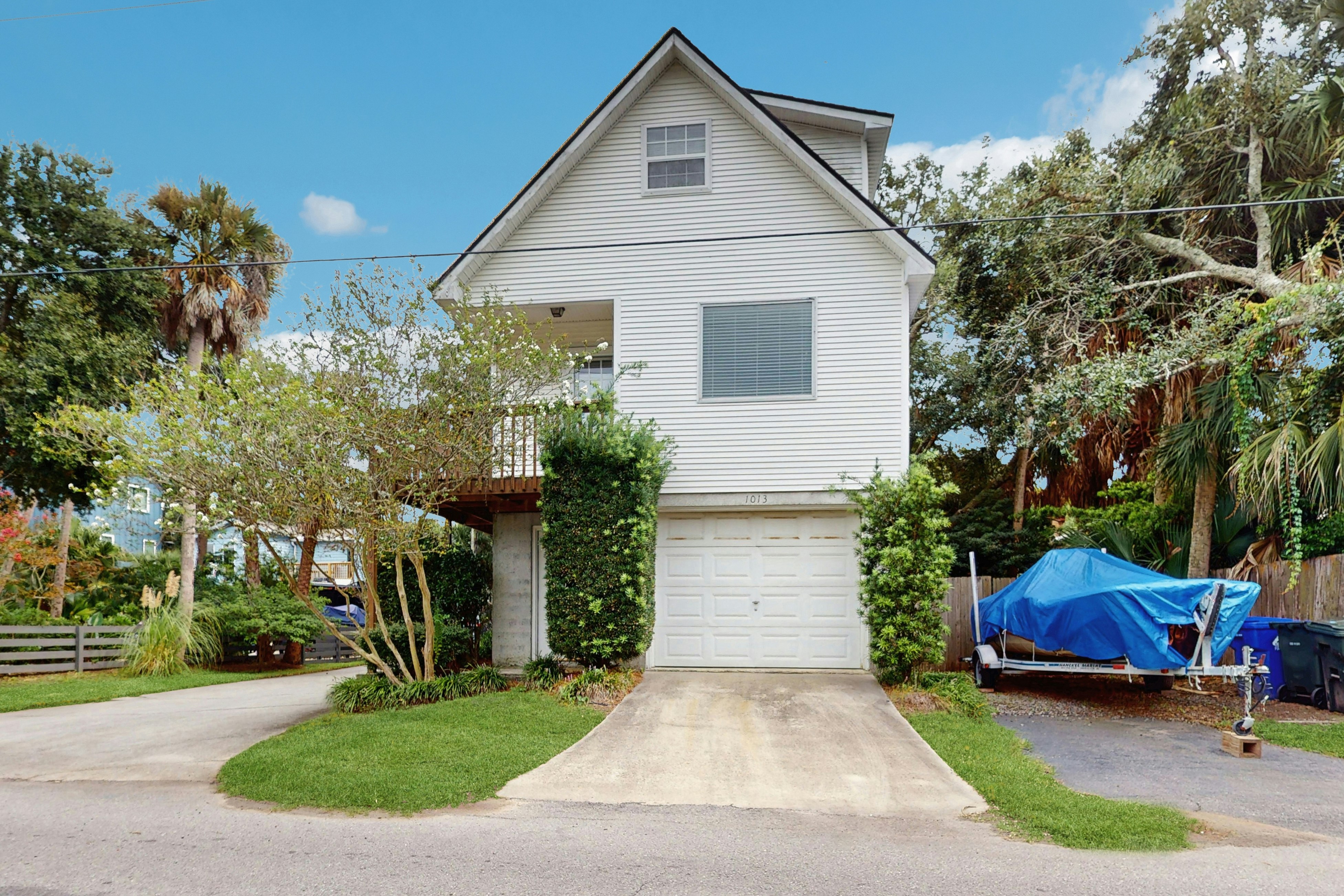 Amazing Beach Home w/Free WiFi/Private Washer/Dryer - 200 Steps to Beach Access