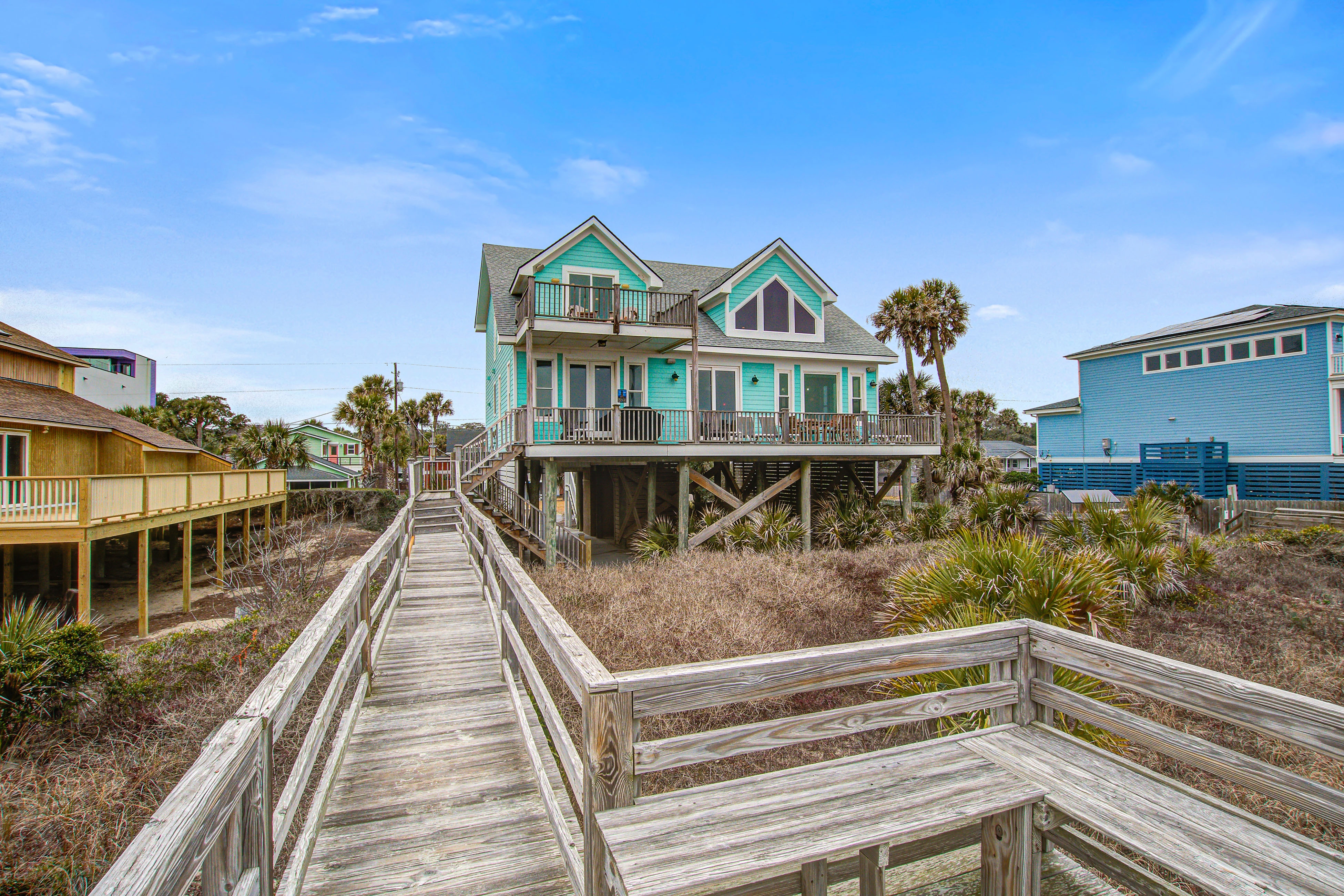 Oceanfront gem with amazing views, deck, & loft - walk to downtown Folly Beach