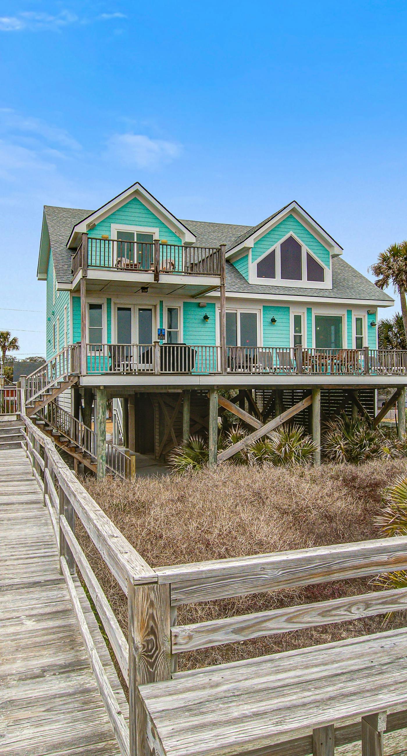 Oceanfront gem with amazing views, deck, & loft - walk to downtown Folly Beach