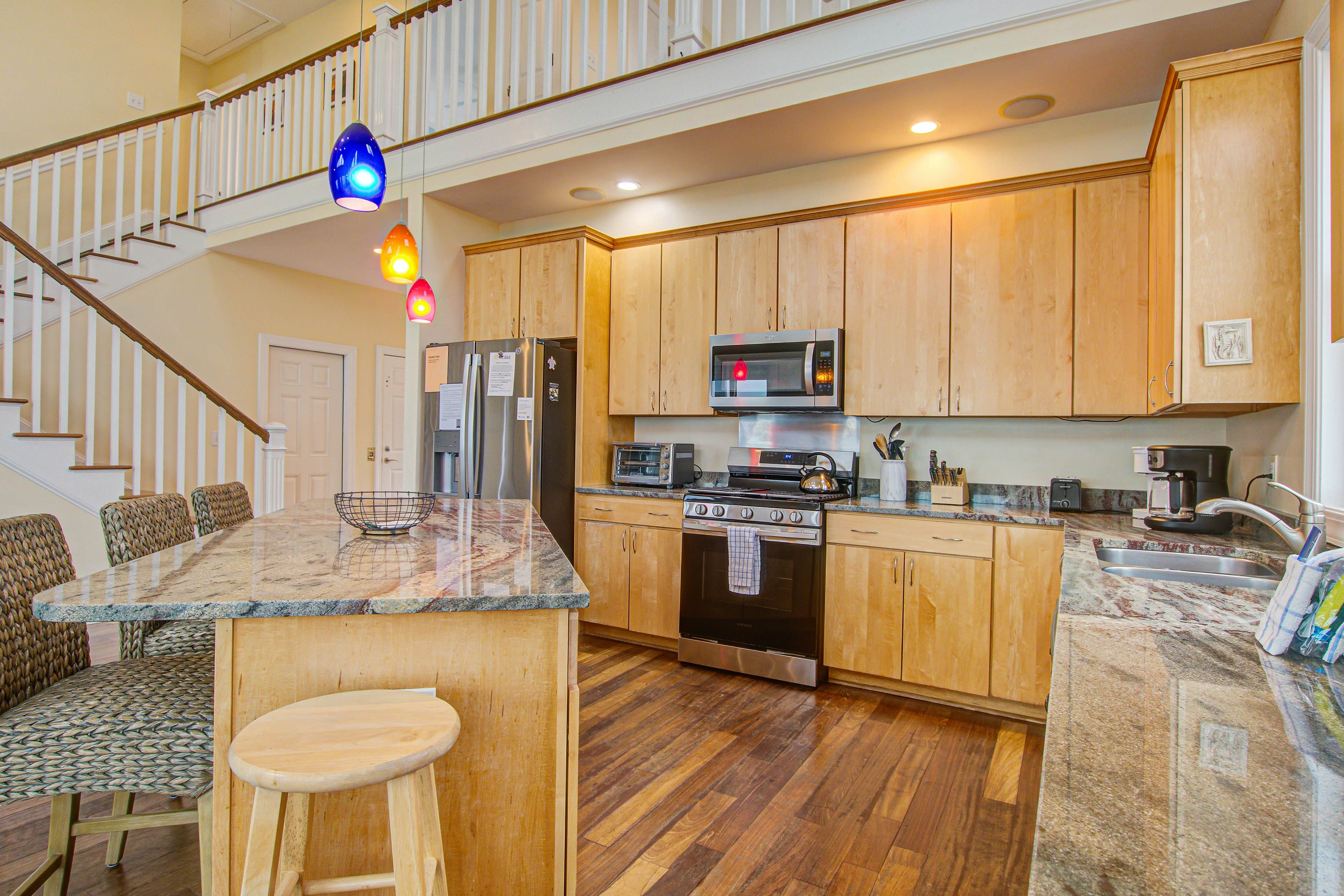 Oceanfront gem with amazing views, deck, & loft - walk to downtown Folly Beach