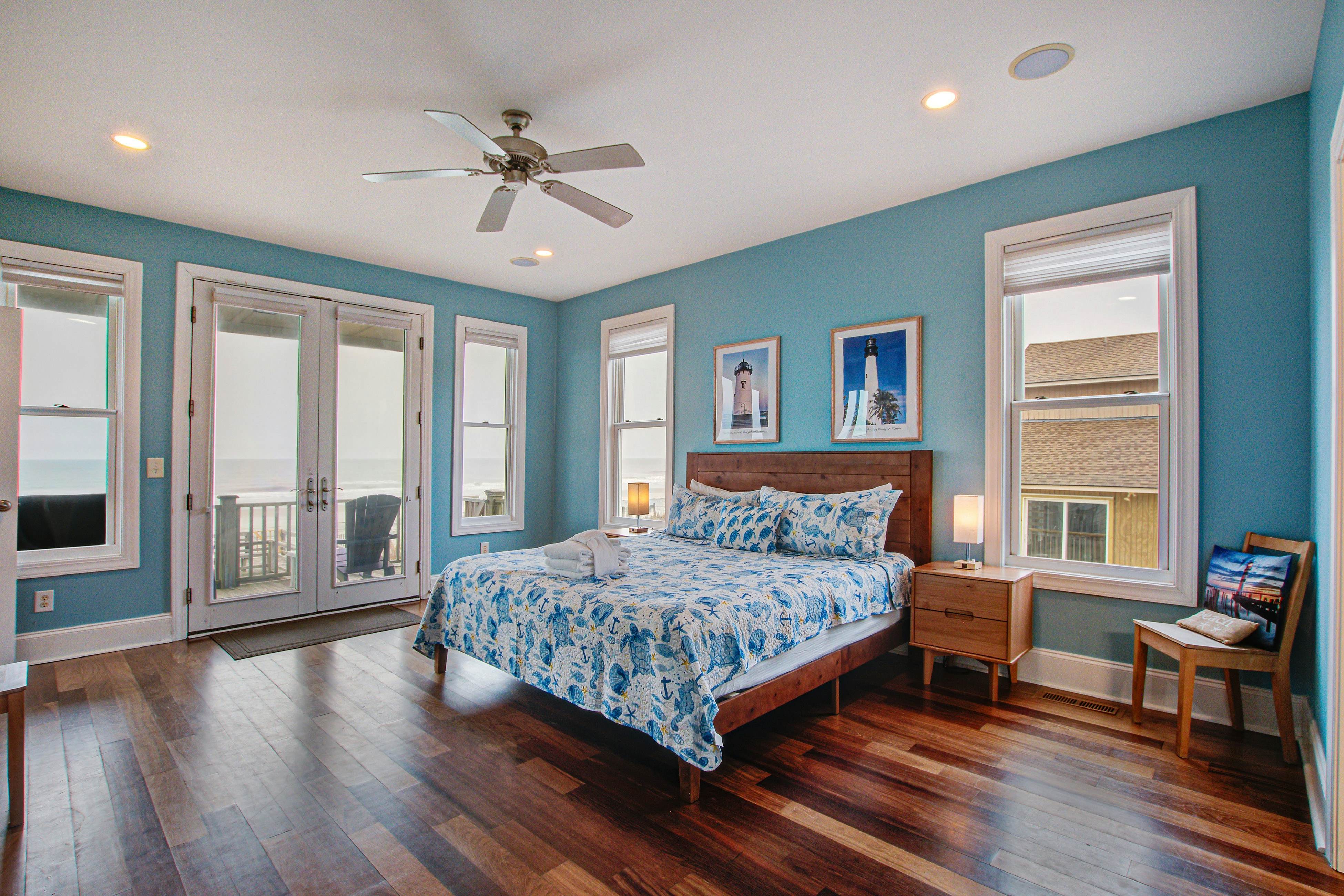 Oceanfront gem with amazing views, deck, & loft - walk to downtown Folly Beach