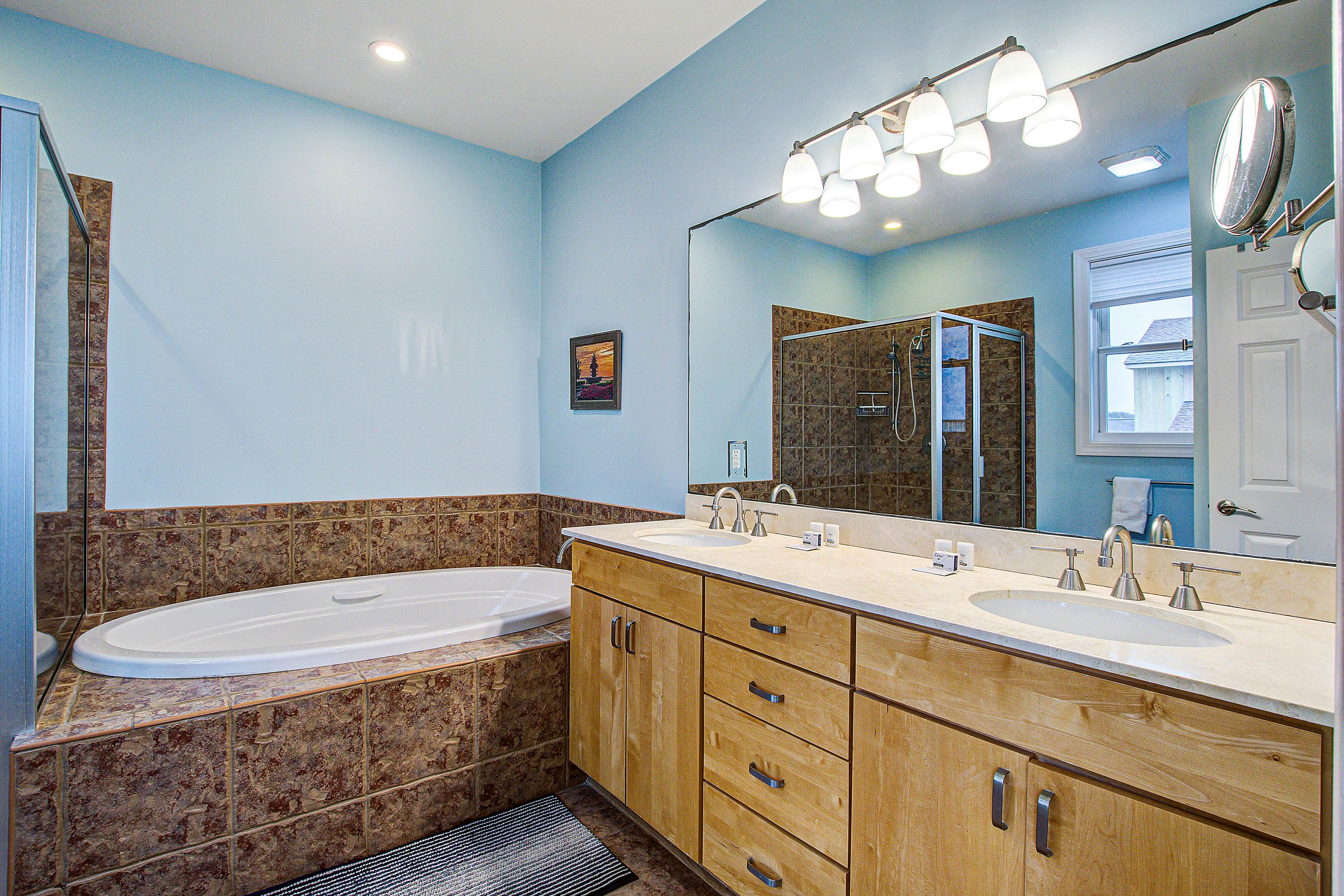 Oceanfront gem with amazing views, deck, & loft - walk to downtown Folly Beach